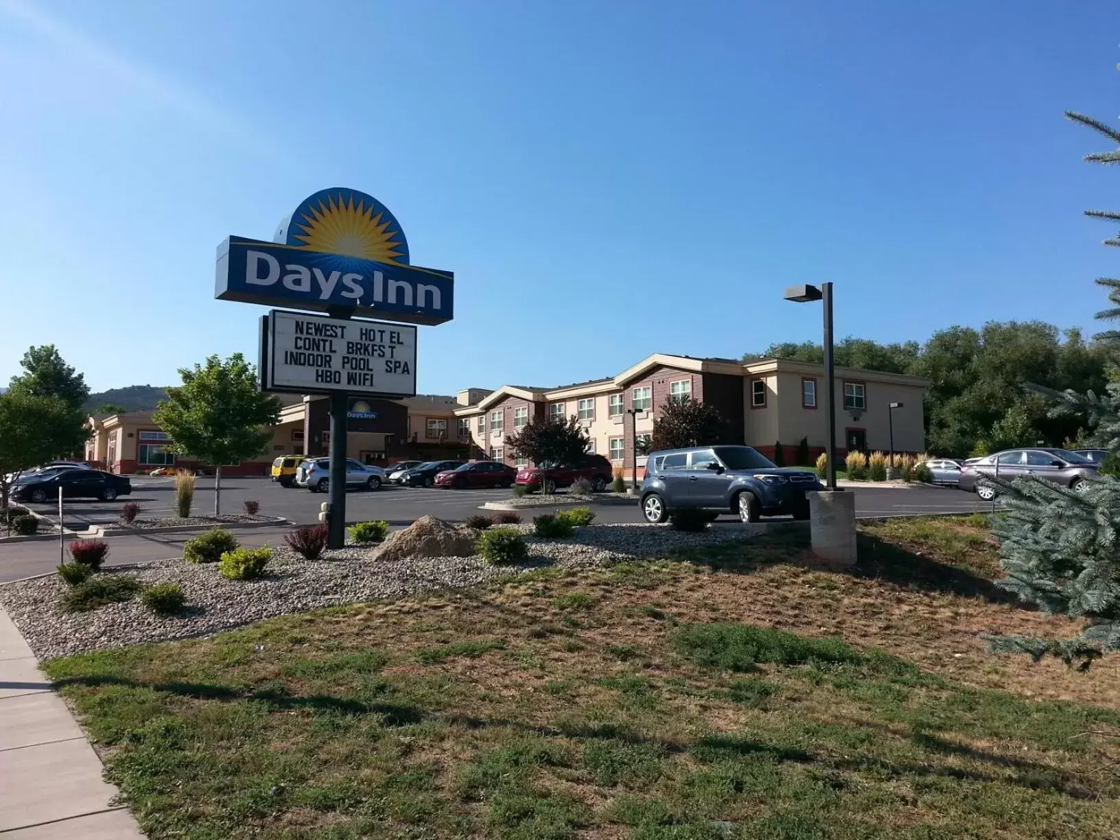 Facade/entrance, Property Building in Days Inn by Wyndham Manitou Springs