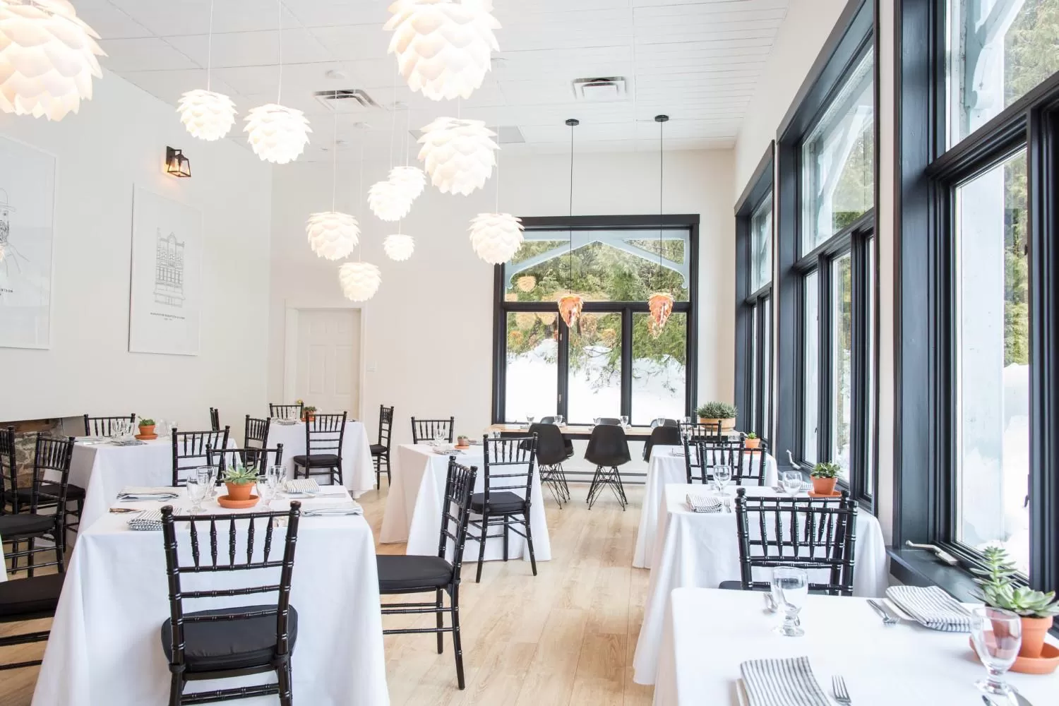 Restaurant/places to eat in Shadow Lawn Inn