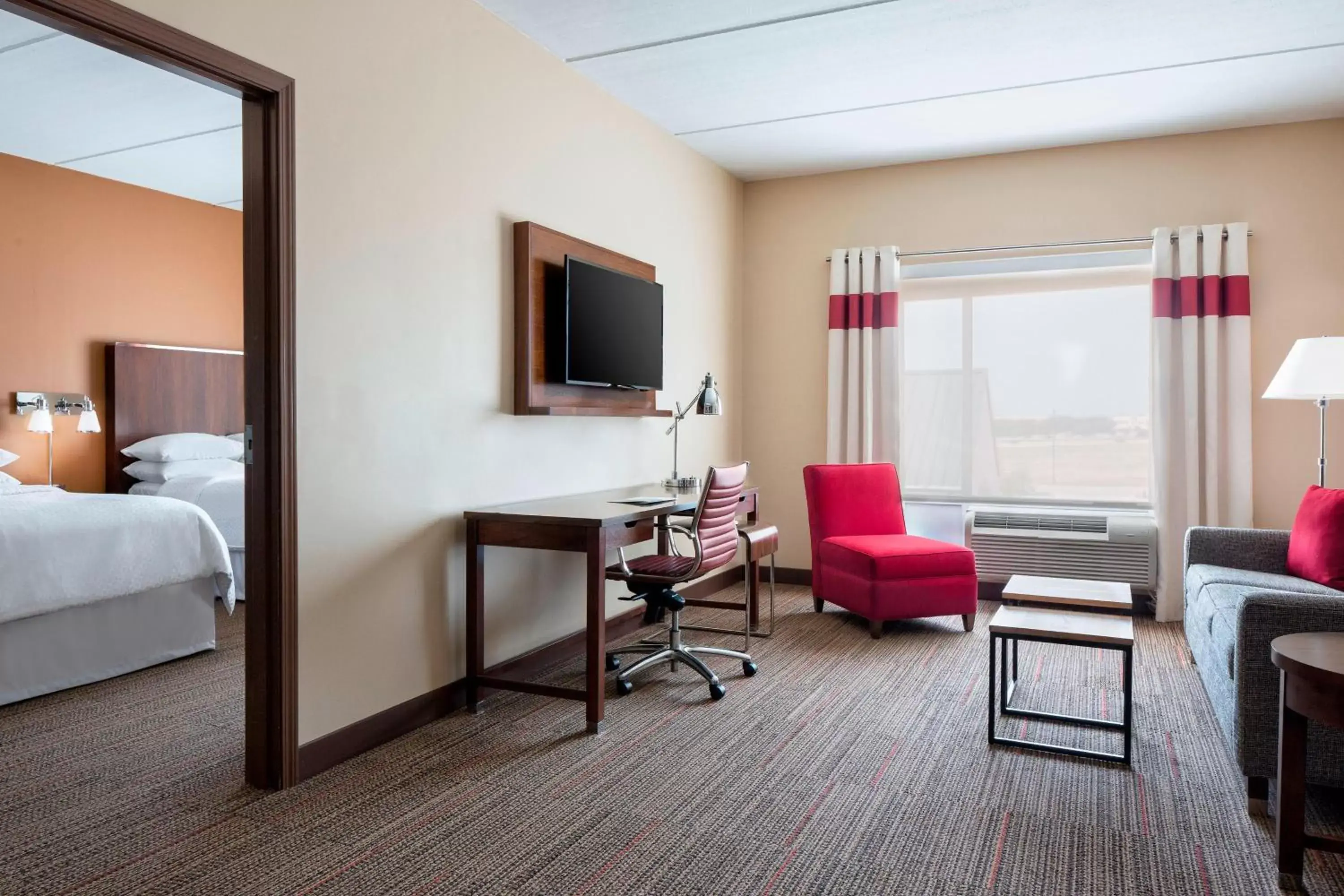 Bedroom, TV/Entertainment Center in Four Points by Sheraton Dallas Fort Worth Airport North