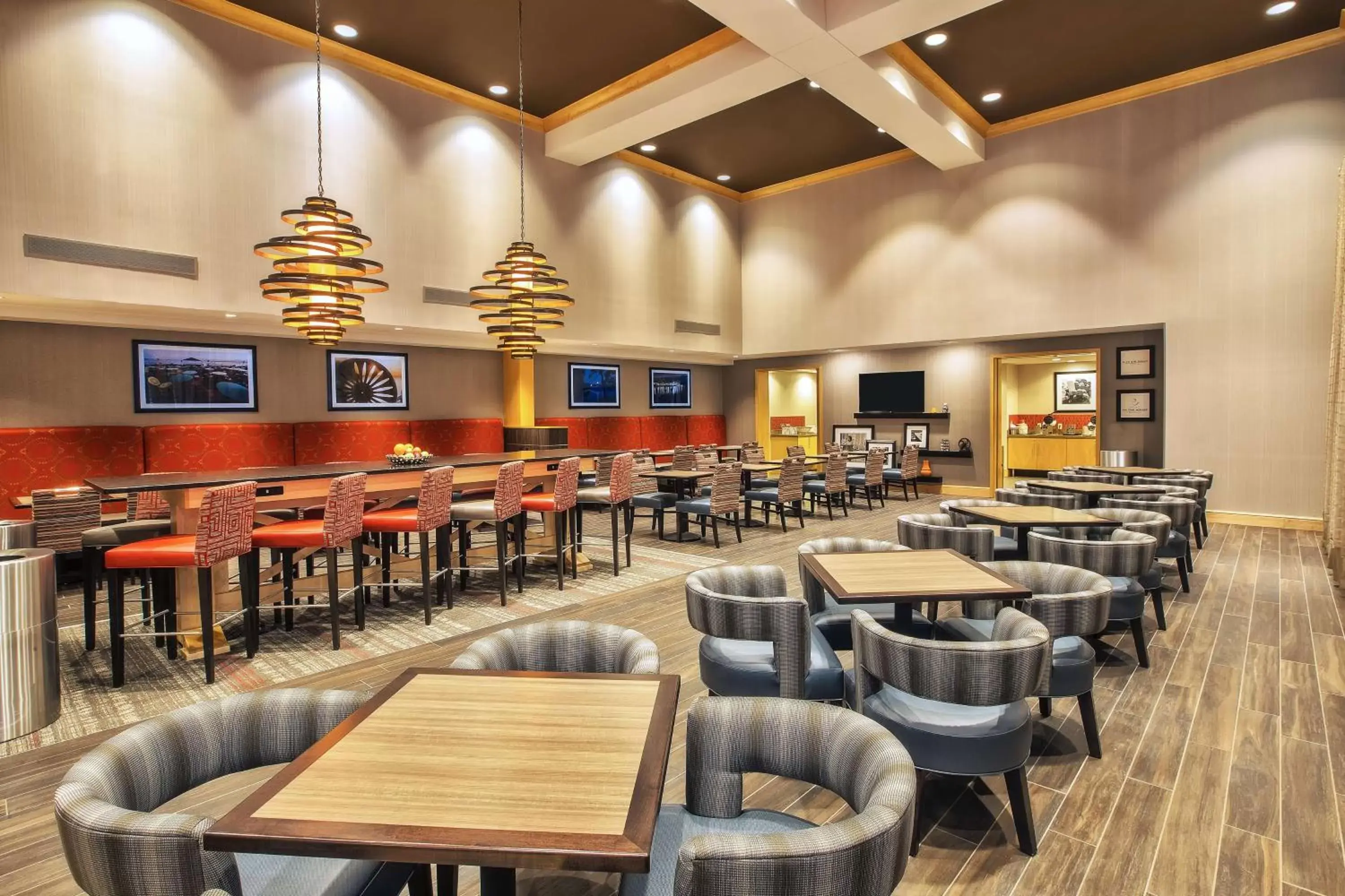 Dining area, Restaurant/Places to Eat in Hampton Inn & Suites Madison - West