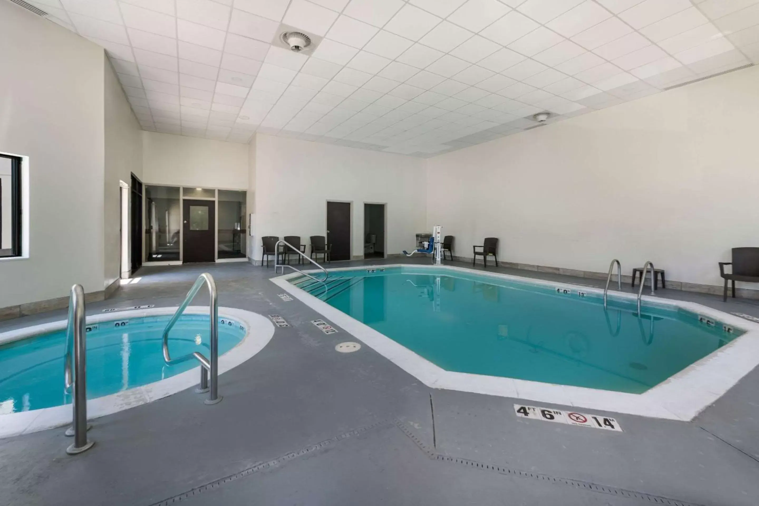 Swimming Pool in Sleep Inn & Suites Chesapeake - Portsmouth