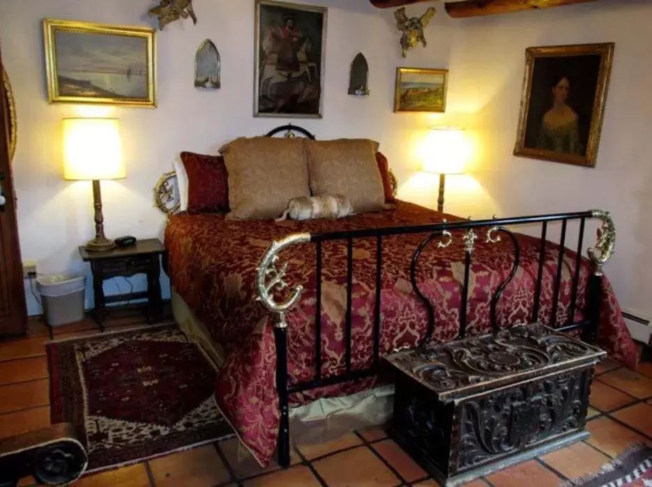 Bed in La Dona Luz Inn an Historic B&B