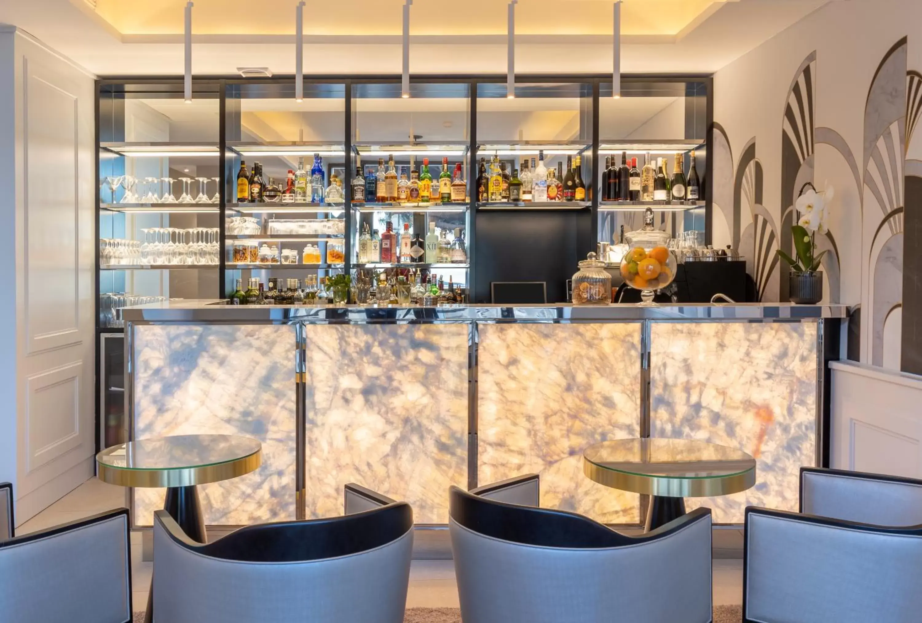 Living room in Eden Rose Grand Hotel BW Premier Collection Living room in Eden Rose Grand Hotel BW Premier Collection