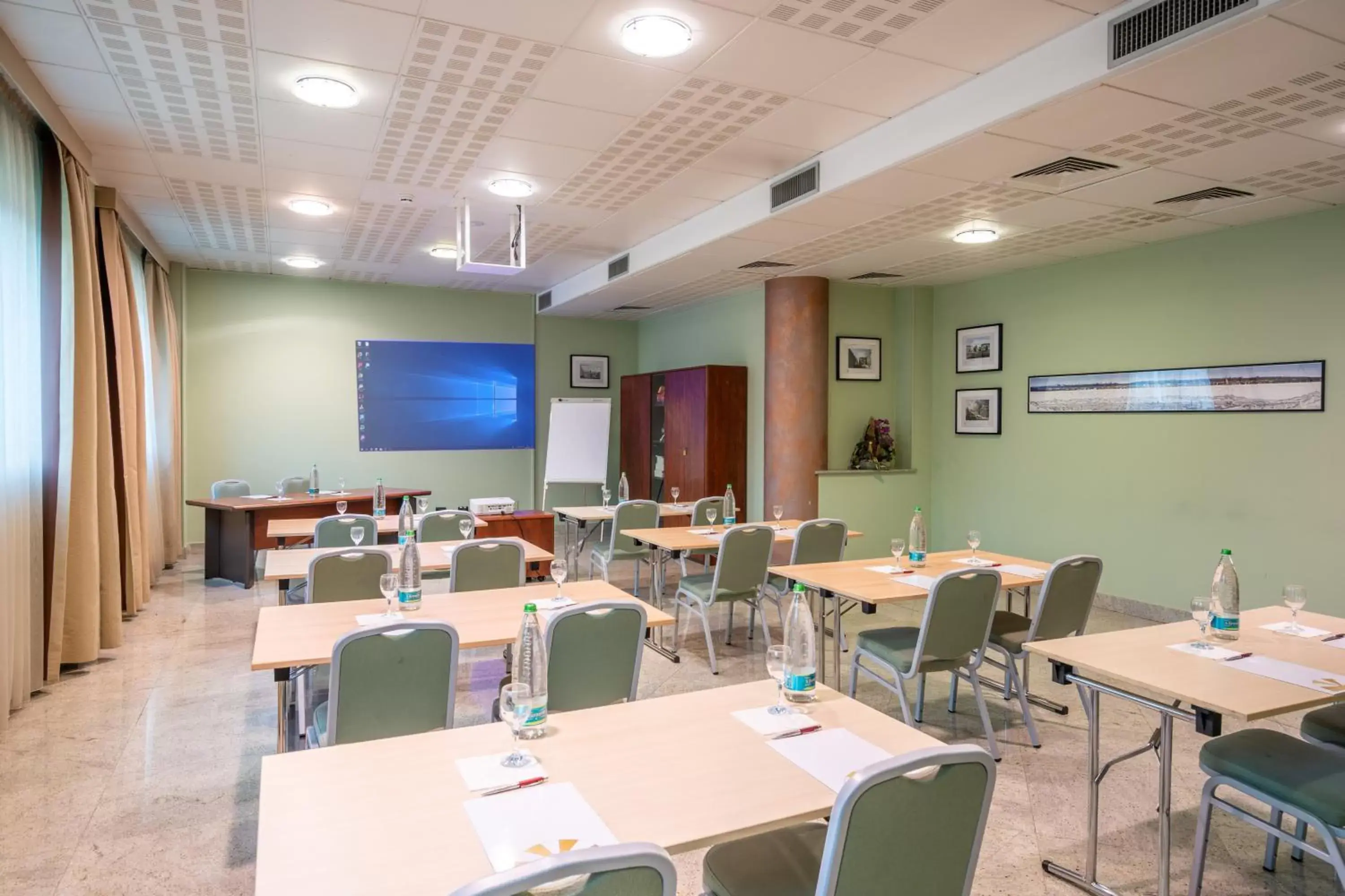 Meeting/conference room, Restaurant/Places to Eat in Hotel Parisi