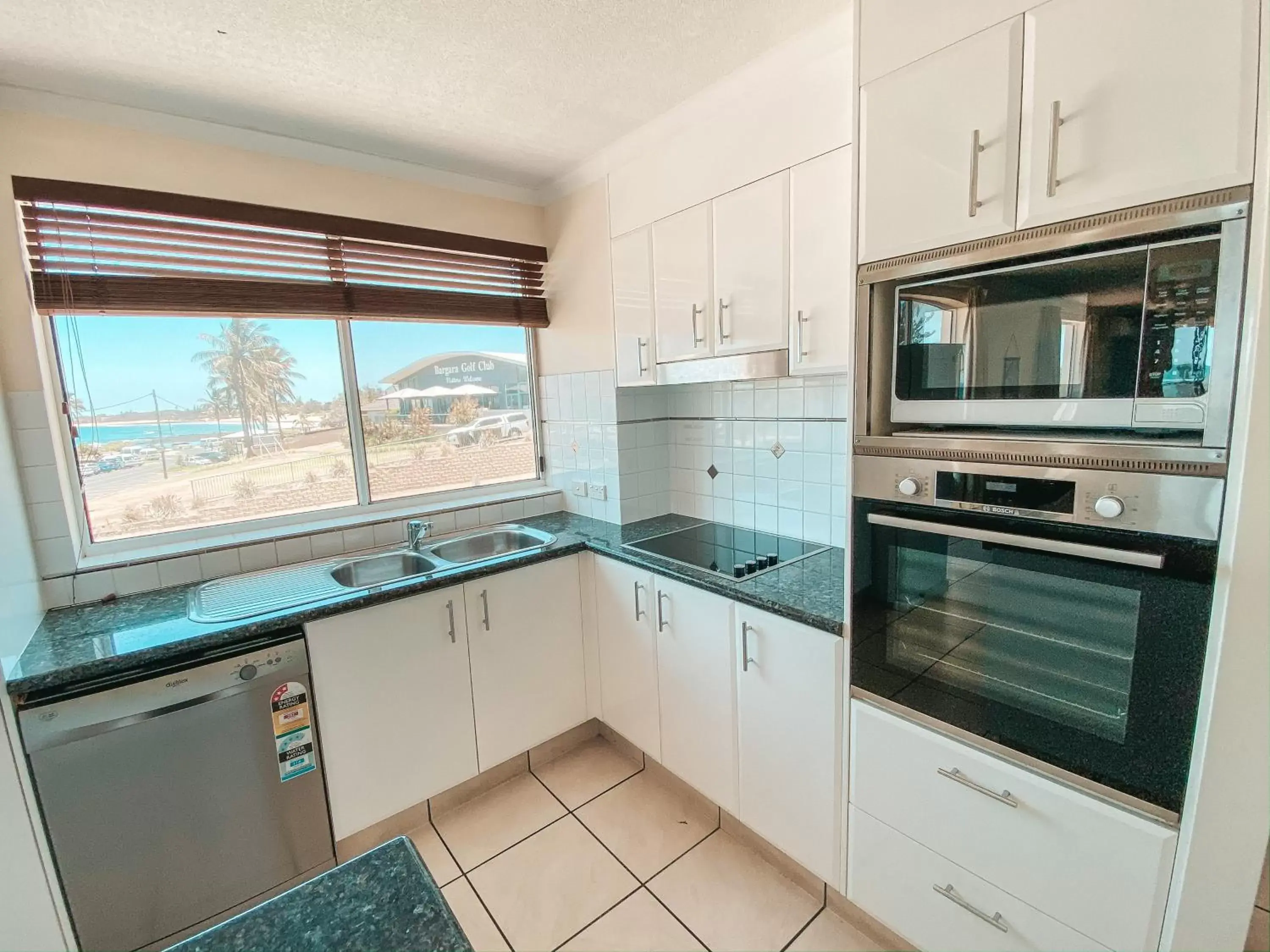 Kitchen or kitchenette, Kitchen/Kitchenette in Bargara Blue Resort