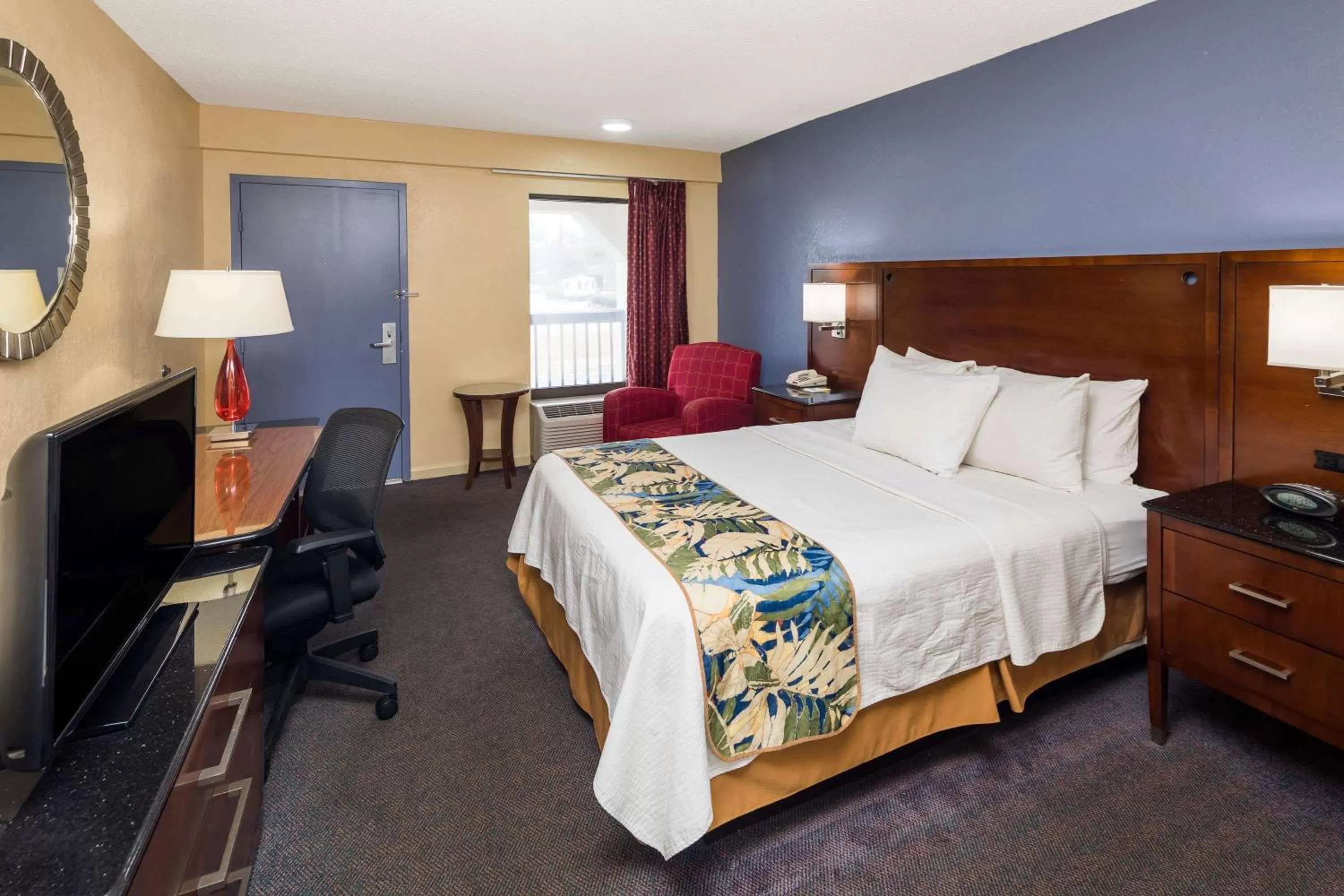 Property building, Bed in Days Inn by Wyndham Walterboro