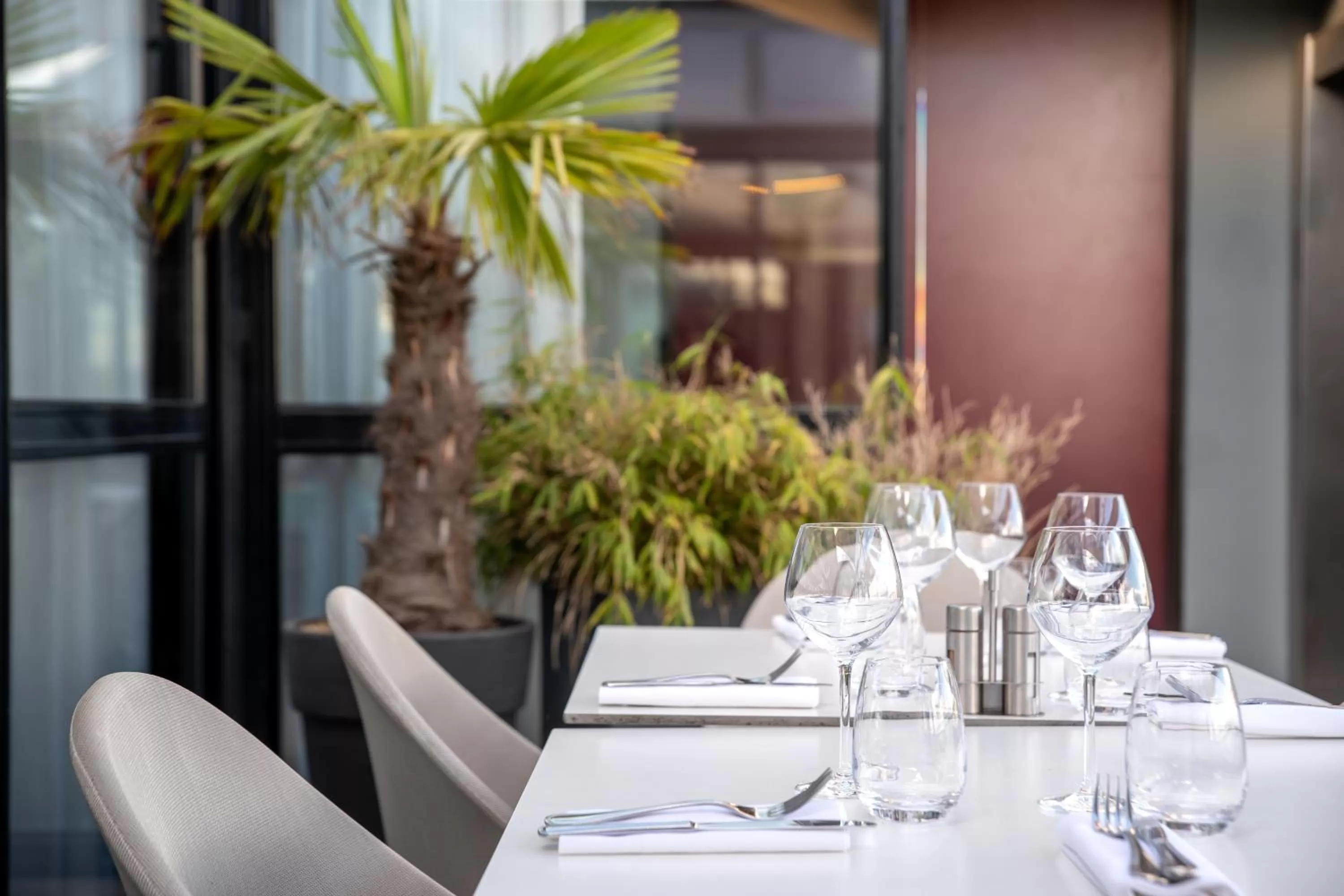 Restaurant/places to eat in Holiday Inn Reims Centre by IHG