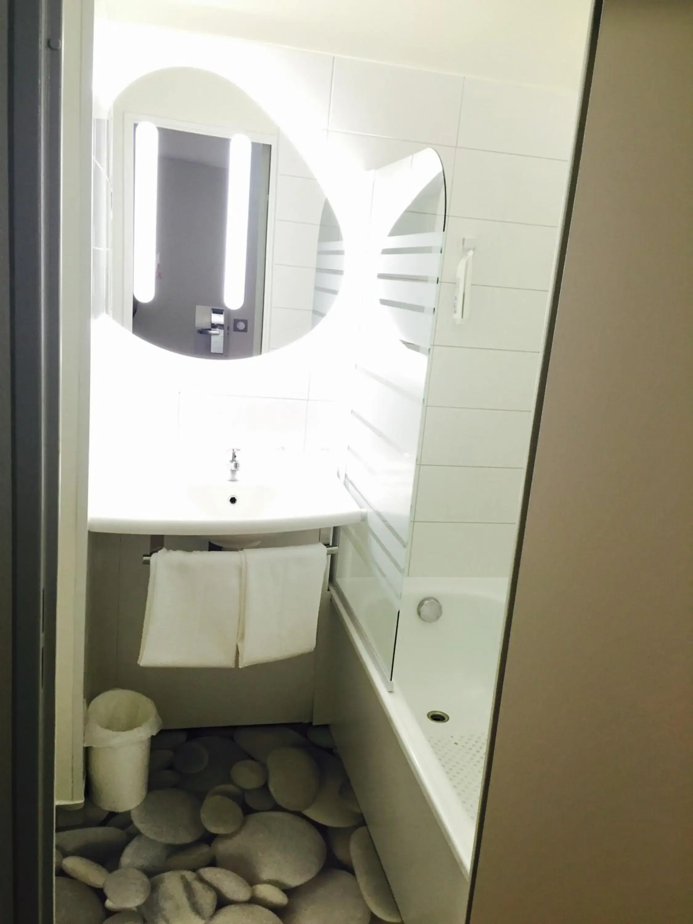 Bathroom in ibis budget Grigny Centre