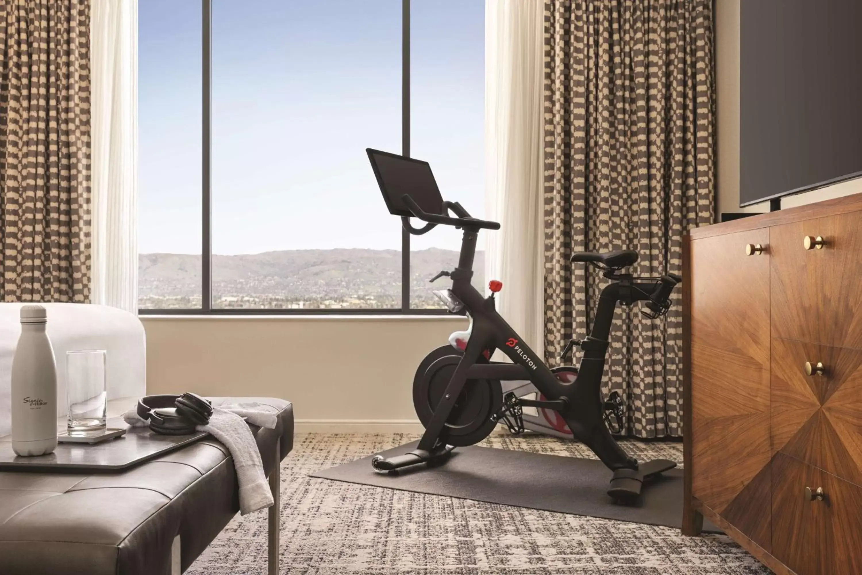Bed, Fitness Center/Facilities in Signia by Hilton San Jose