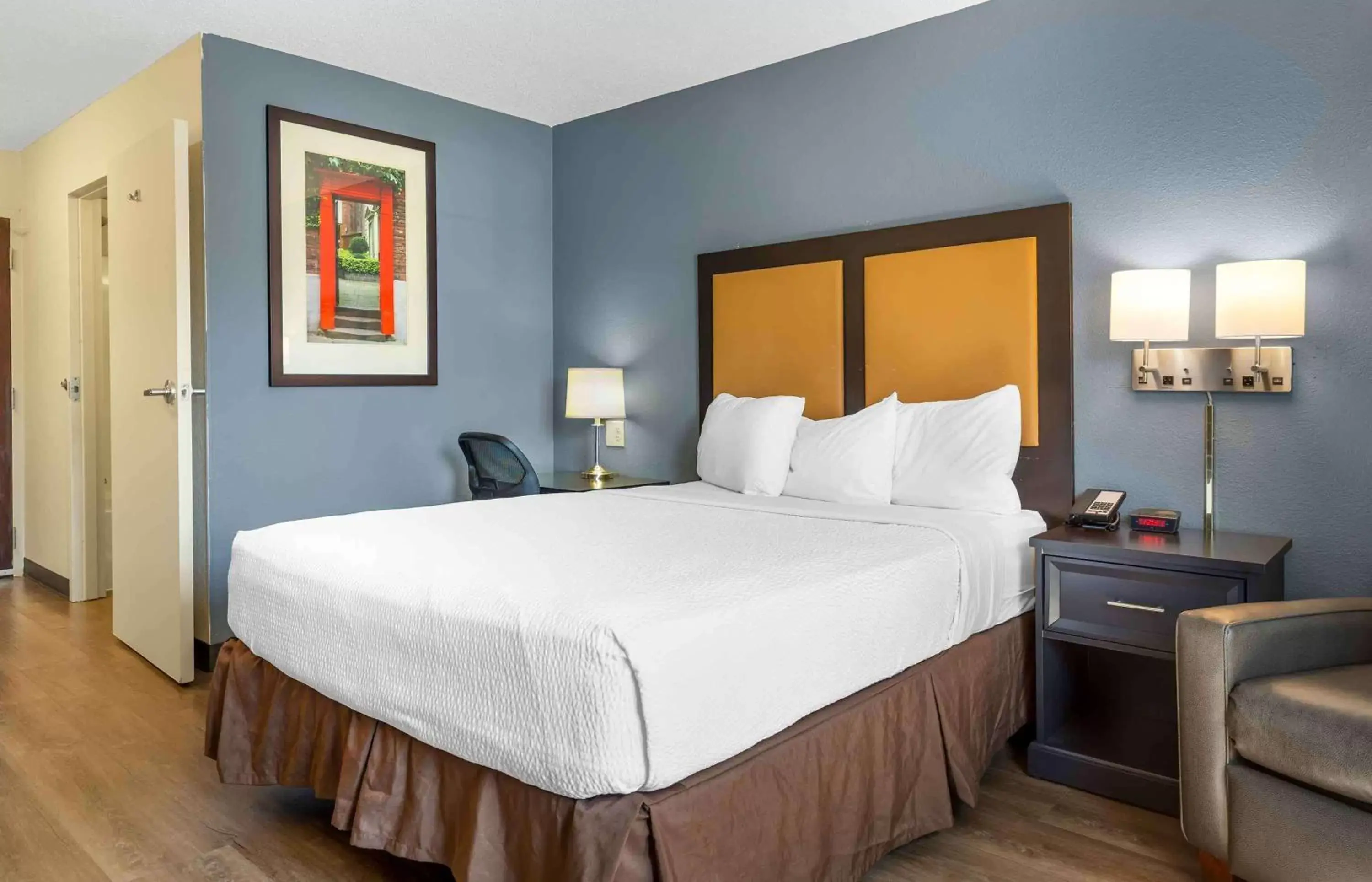 Bedroom, Bed in Extended Stay America Suites - Providence - Warwick