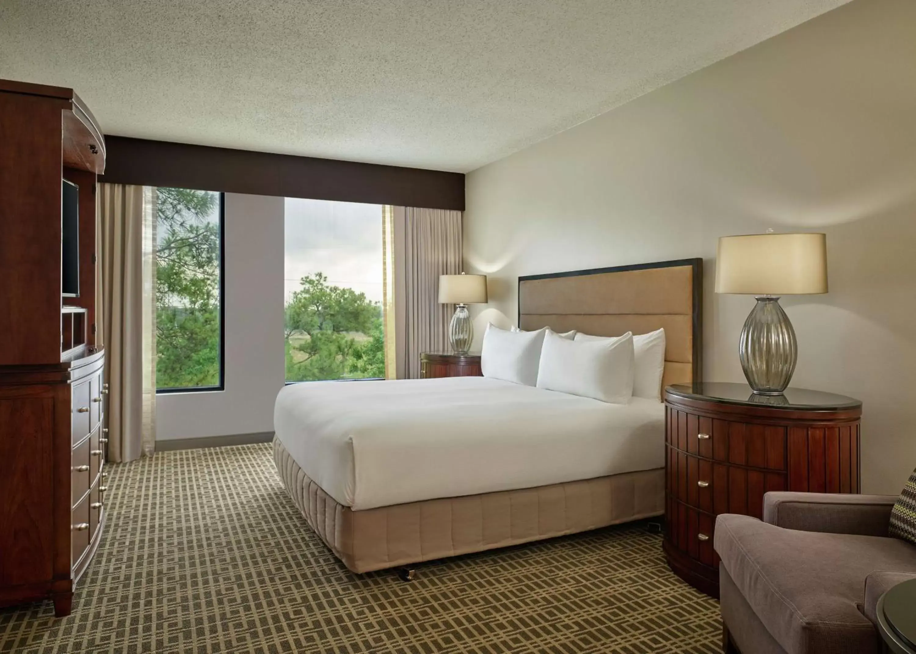 Bedroom in DoubleTree by Hilton Houston Intercontinental Airport