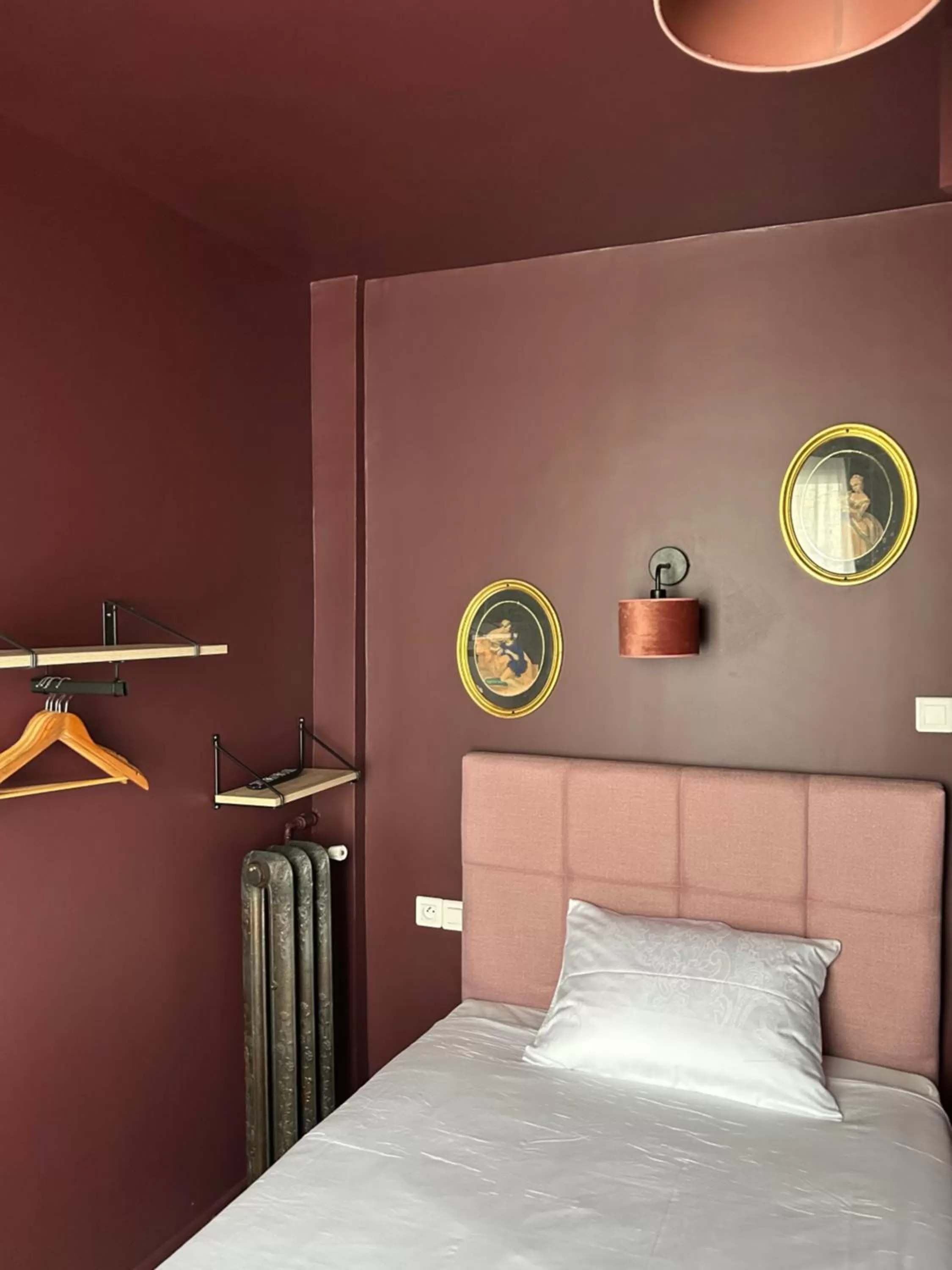 Single Room - single occupancy - Toilet on the Landing in Hôtel Maât Etoile