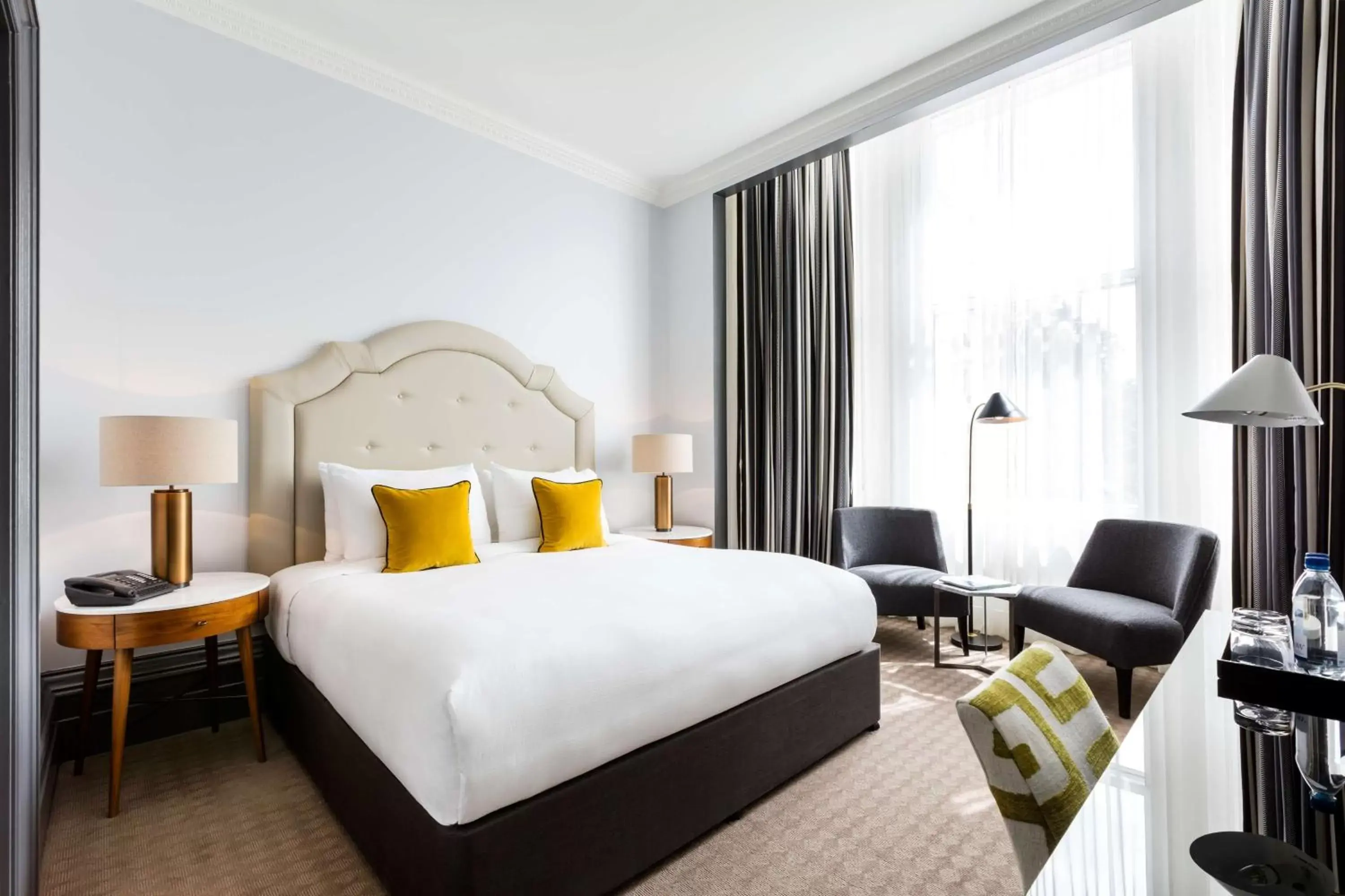 Photo of the whole room, Bed in Radisson Blu Edwardian Vanderbilt Hotel, London