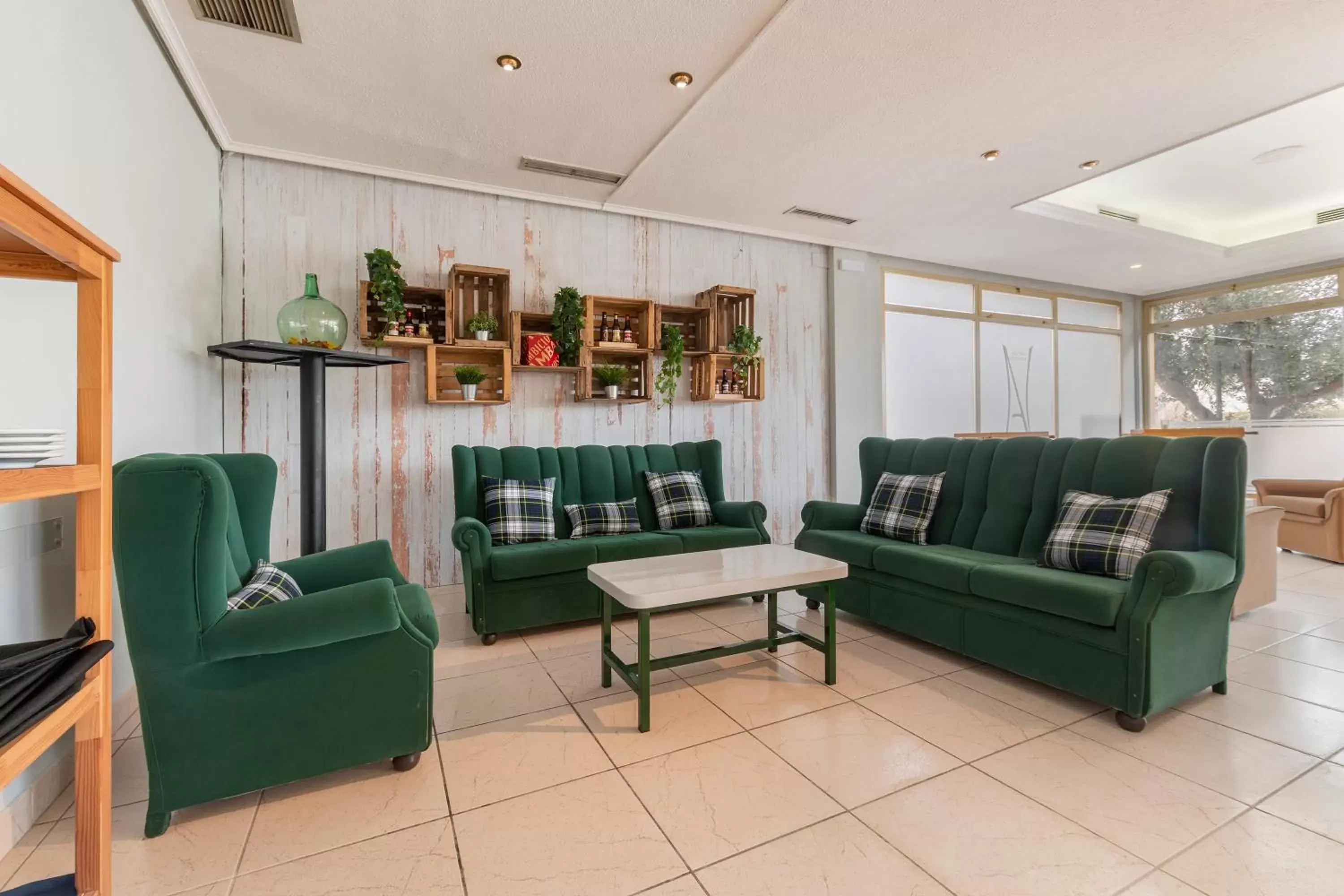 Lounge or bar, Seating Area in Hotel Sierra de Arcos