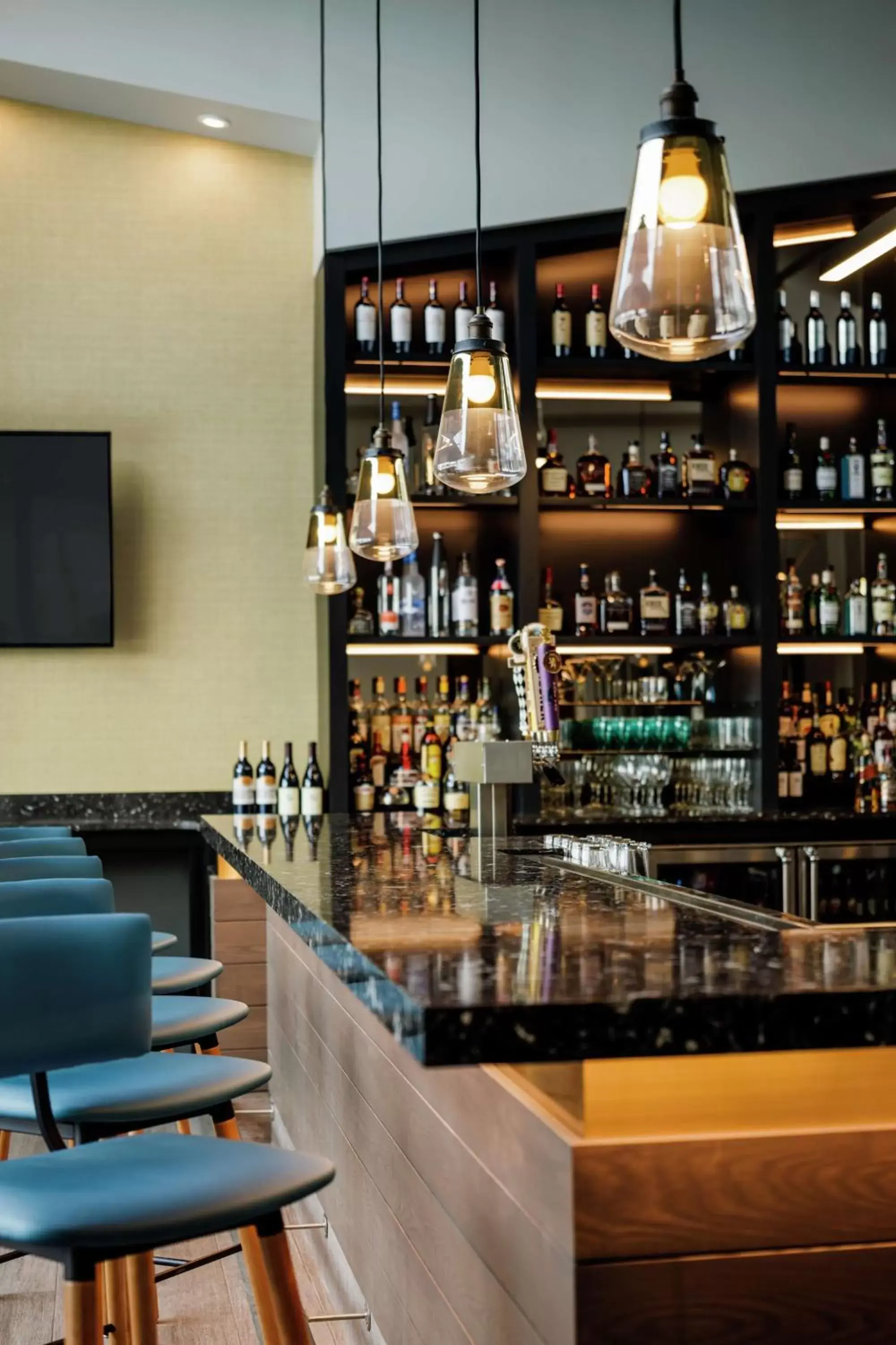 Lounge or bar in Hotel Trilogy Albany Airport, Tapestry Collection by Hilton Lounge or bar in Hotel Trilogy Albany Airport, Tapestry Collection by Hilton