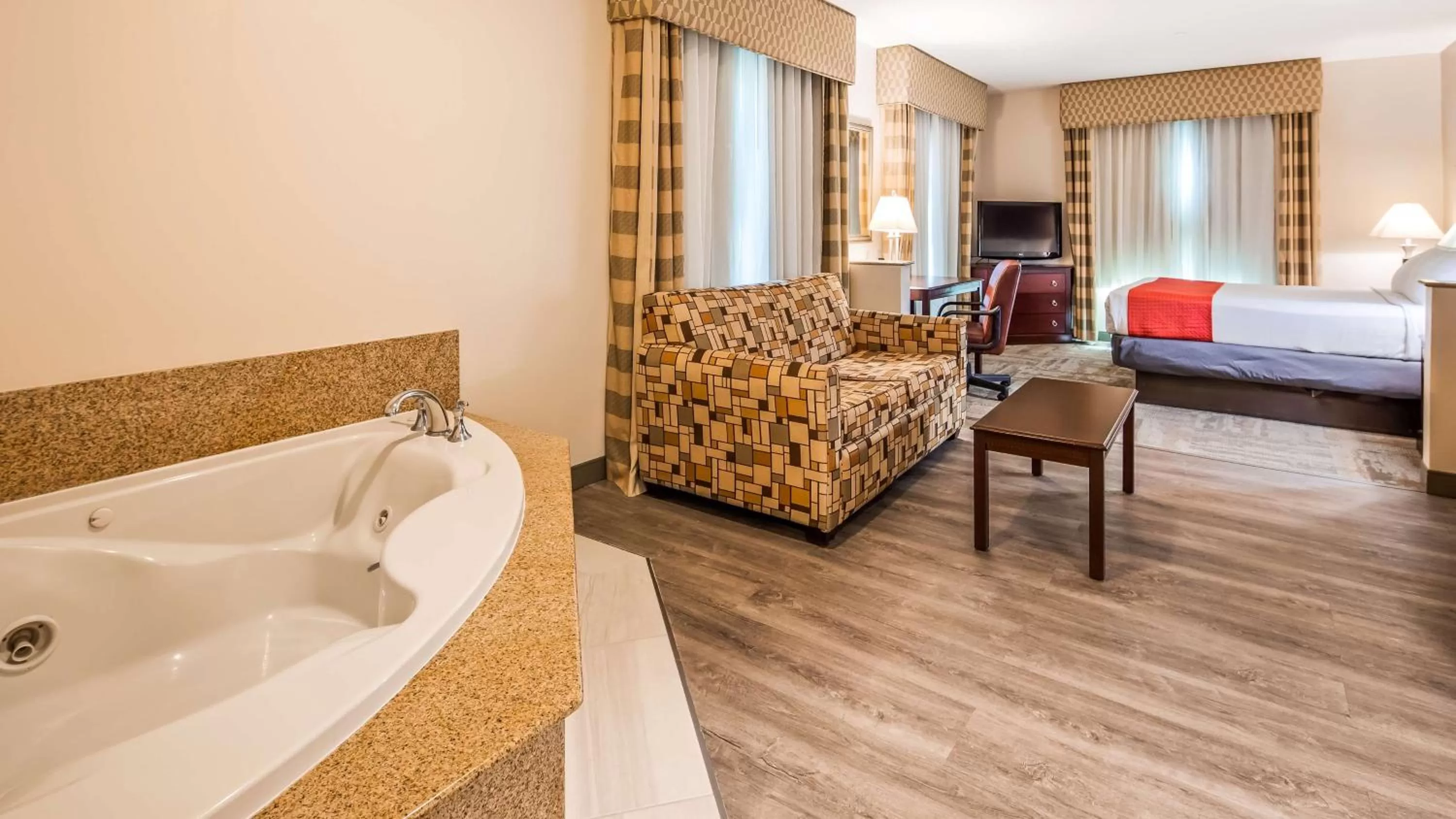 Presidential Suite in Riverview Inn & Suites