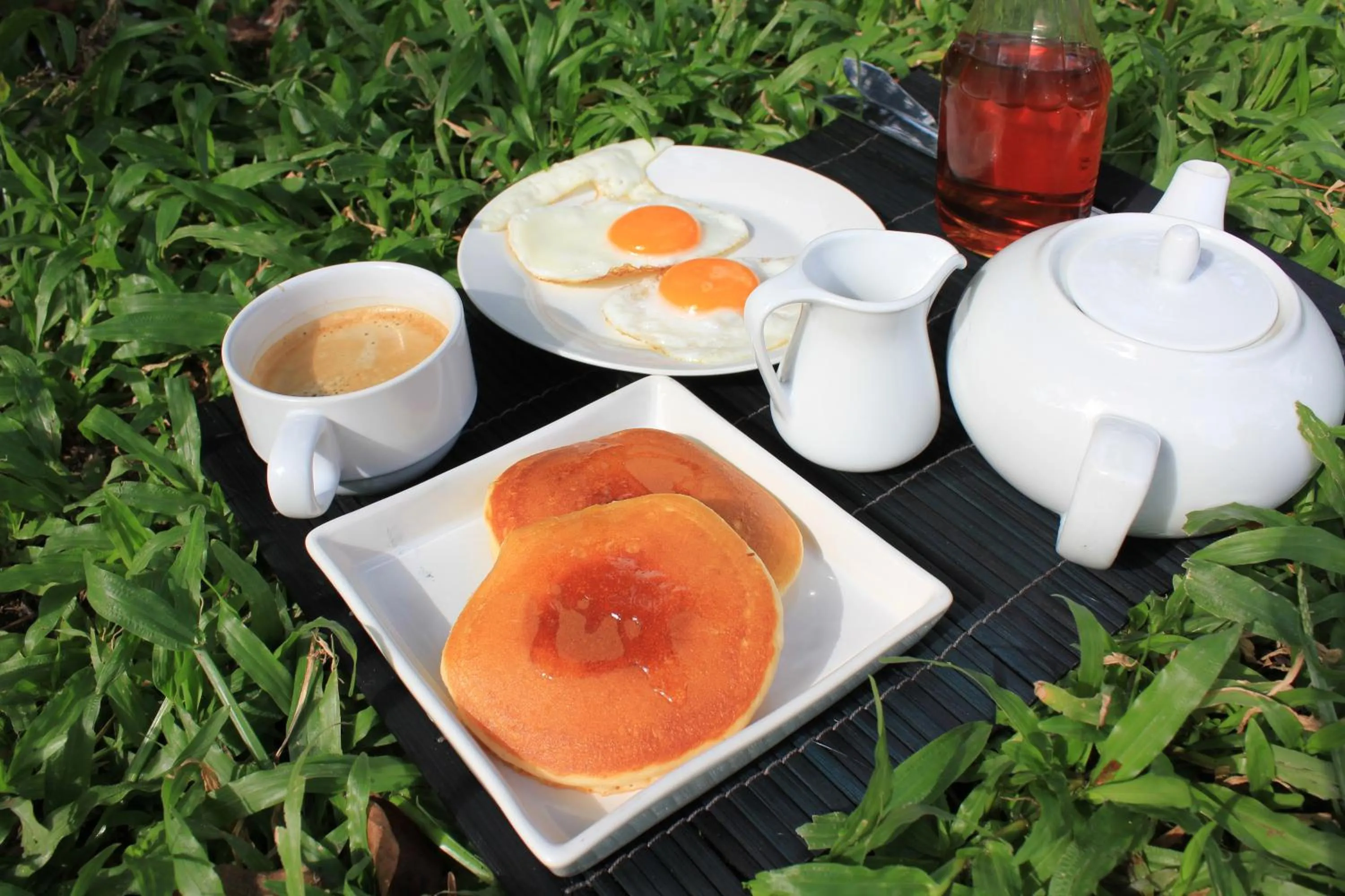 Coffee/tea facilities in Eat n Sleep