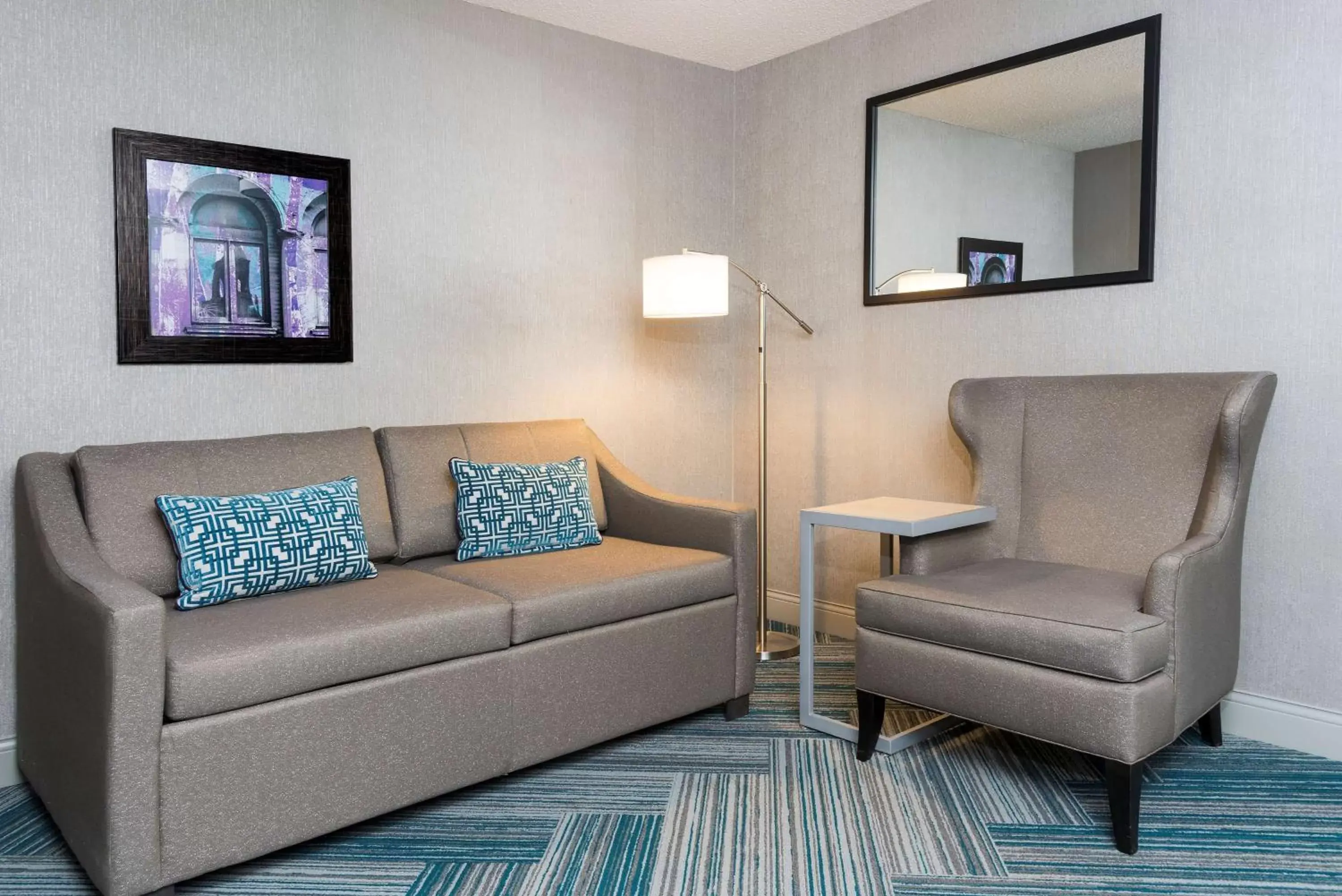 Living room, Seating Area in Hampton Inn Midland