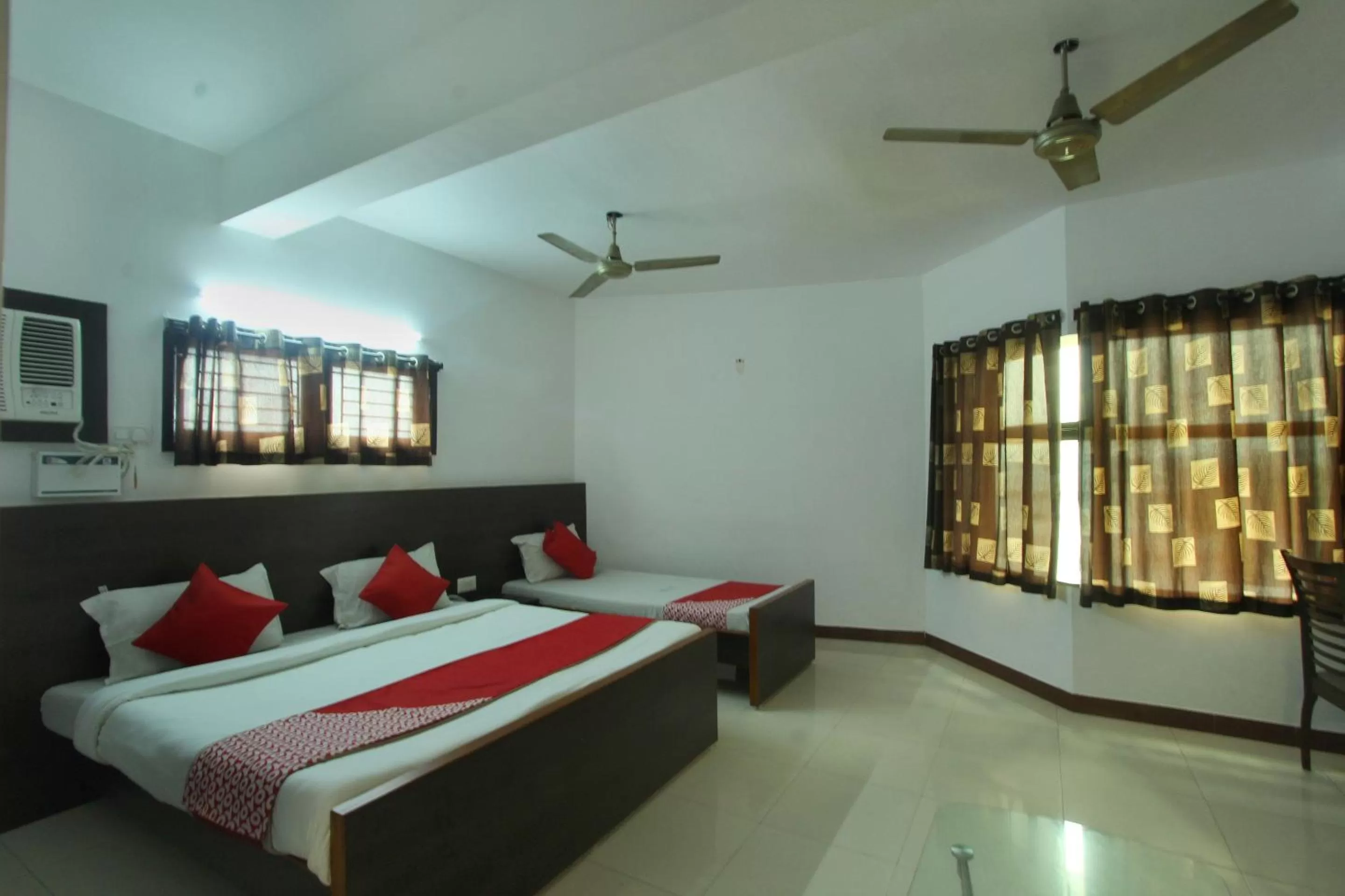 Bed in Lake View Hotel