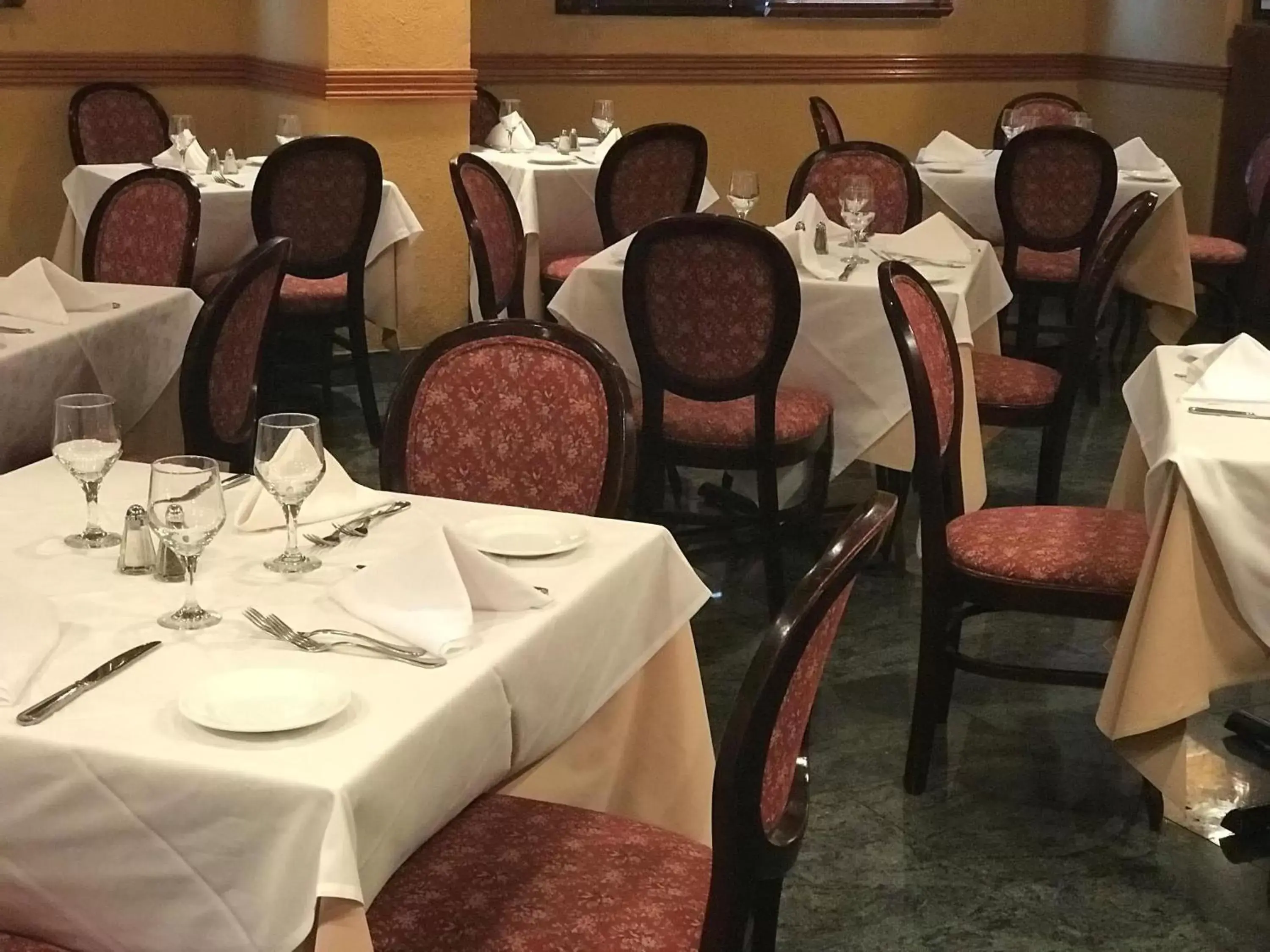 Restaurant/places to eat in Meadowlands Plaza Hotel Restaurant/places to eat in Meadowlands Plaza Hotel