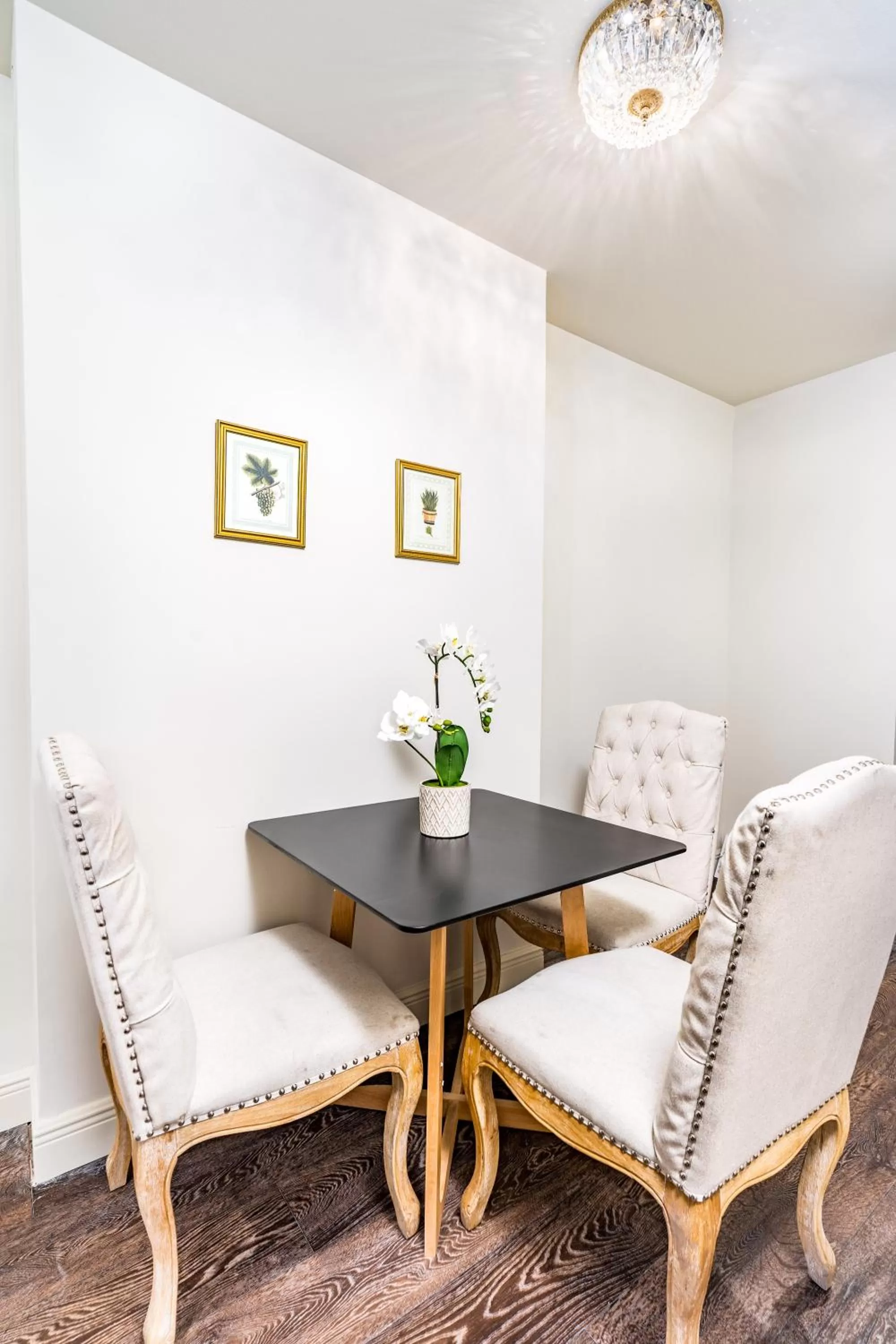 Dining area in The Alexandre