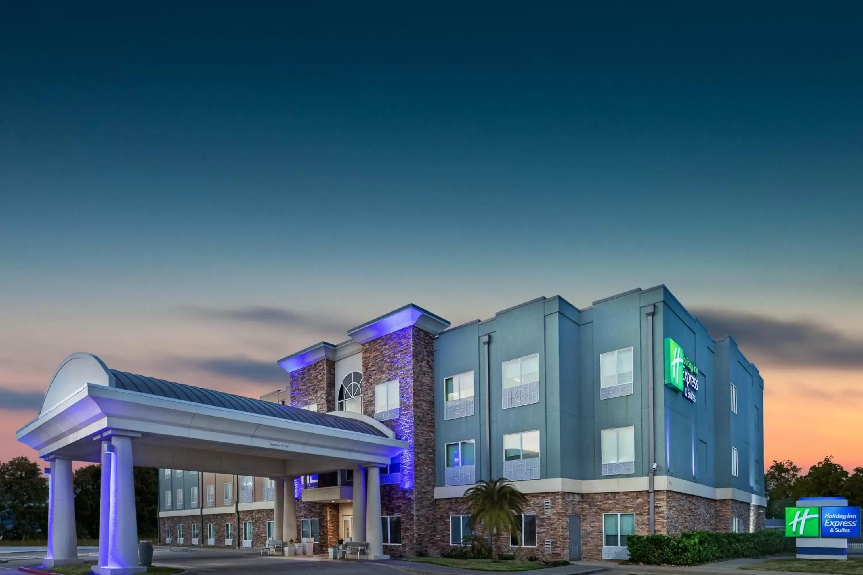 Property Building in Holiday Inn Express & Suites Rockport - Bay View, an IHG Hotel