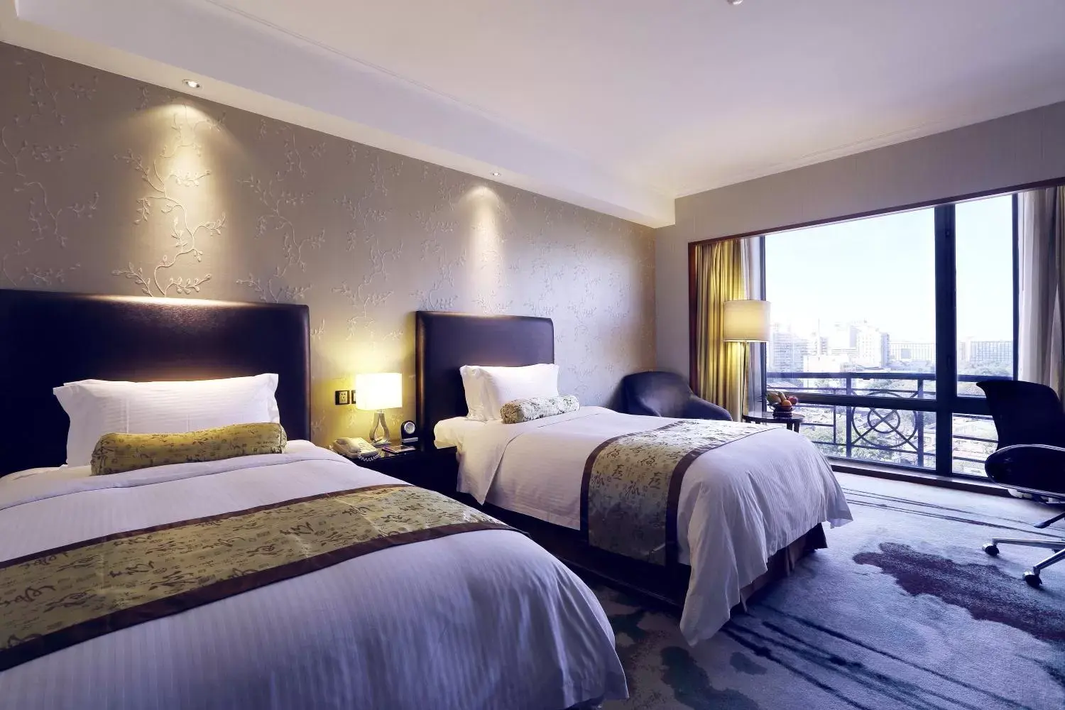 Photo of the whole room, Bed in Grand Mercure Beijing Central