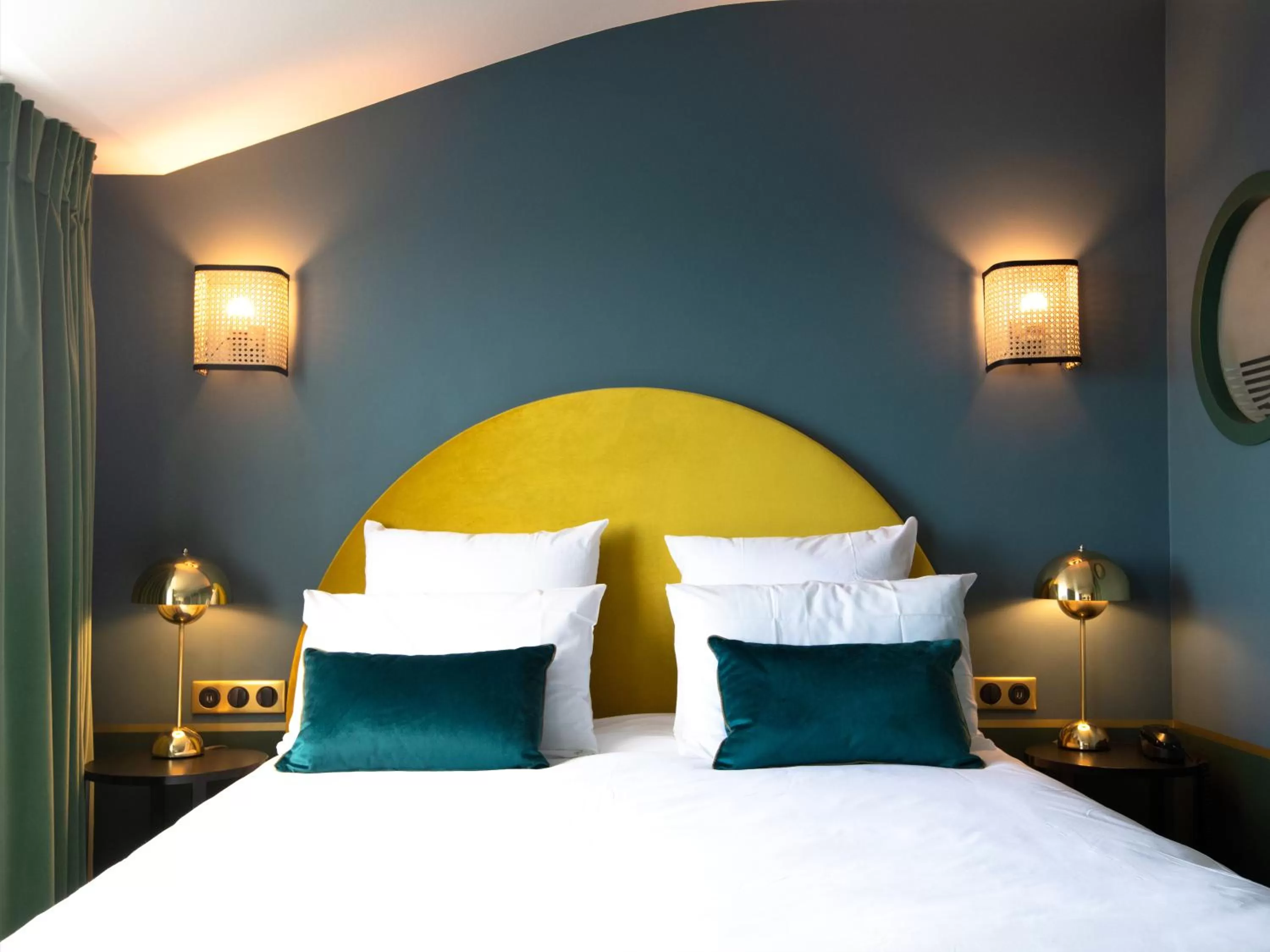 Photo of the whole room, Bed in Hotel Mercure Roscoff Bord De Mer