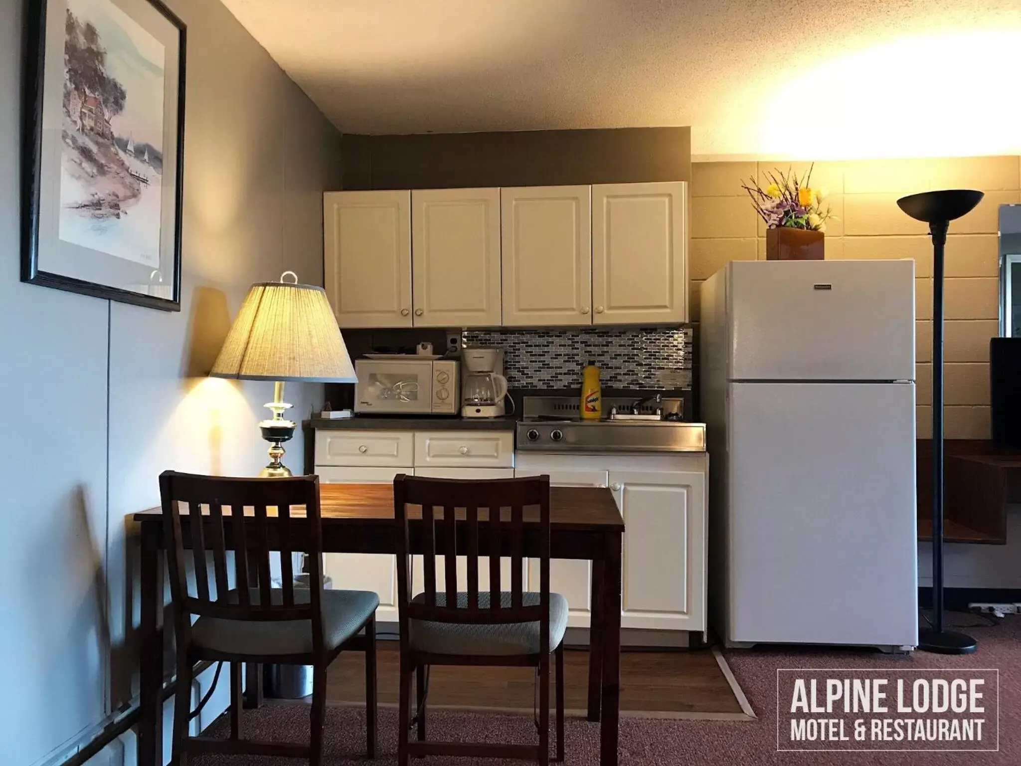 Kitchen or kitchenette, Kitchen/Kitchenette in Alpine Lodge Motel & Restaurant