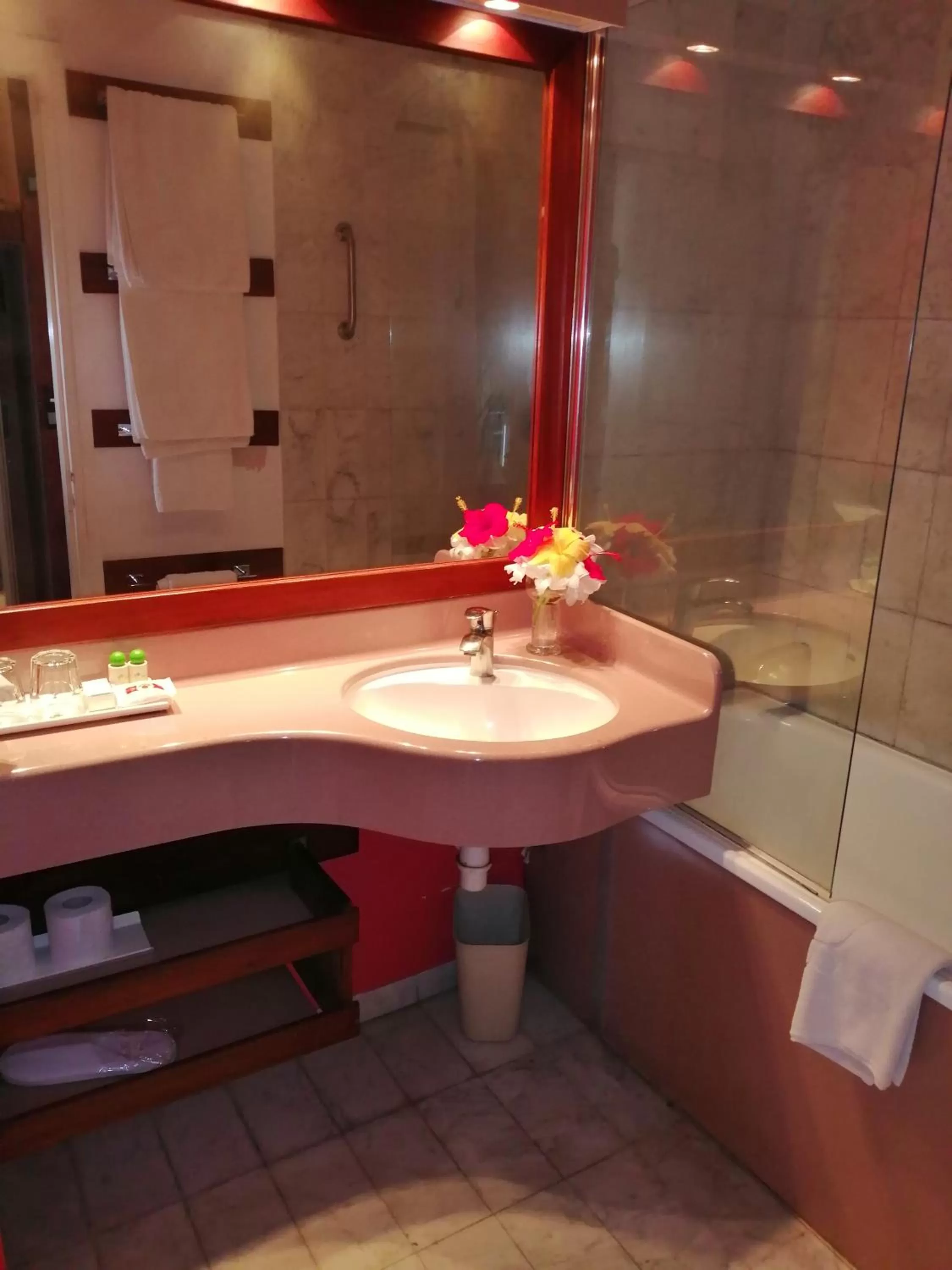 Bathroom in Hotel Jardin Savana Dakar