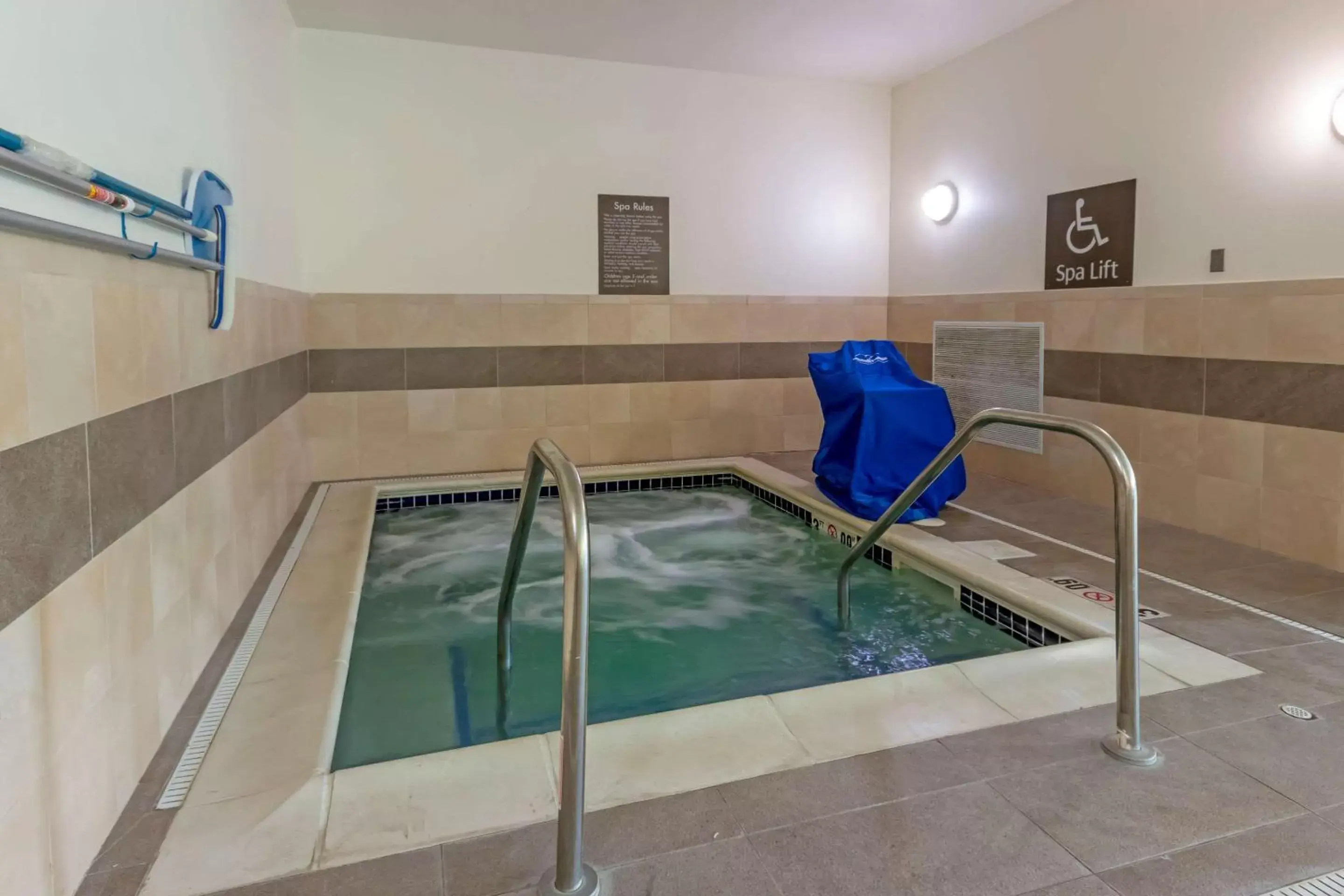 Activities, Swimming Pool in Comfort Suites Billings