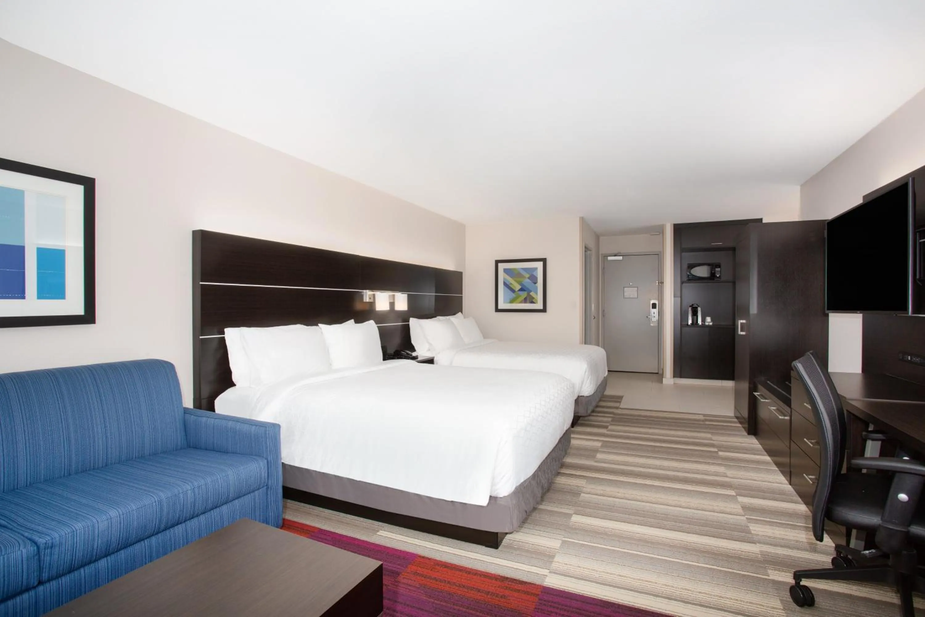 Photo of the whole room, Bed in Holiday Inn Express & Suites Lincoln City by IHG