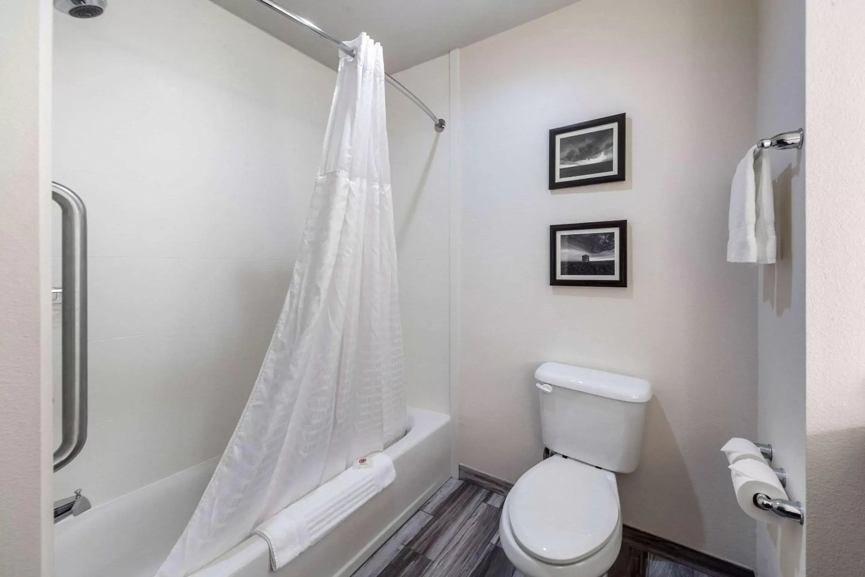 Bedroom, Bathroom in Comfort Inn & Suites Oklahoma City