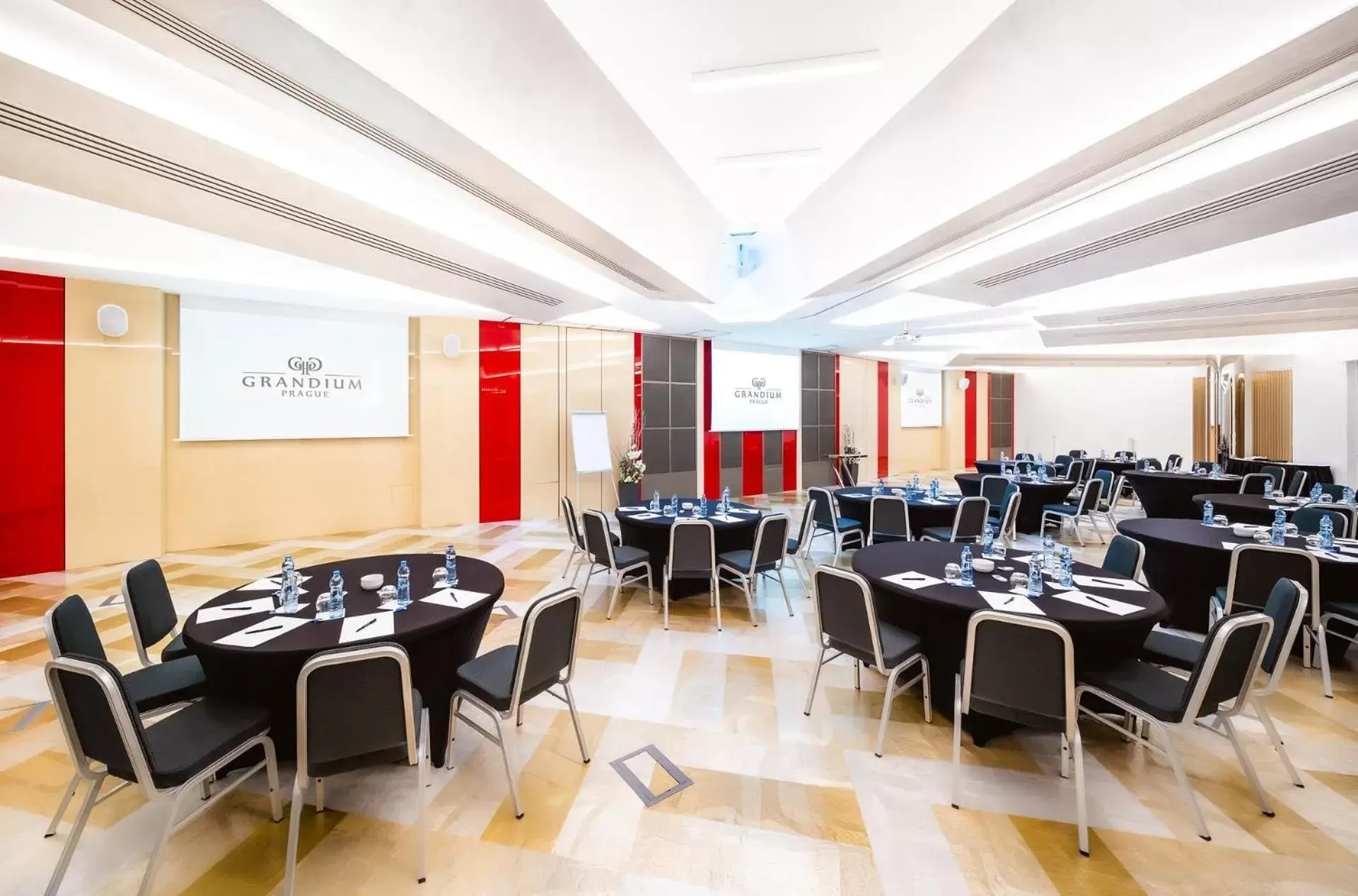 Meeting/conference room, Restaurant/Places to Eat in Grandium Hotel Prague
