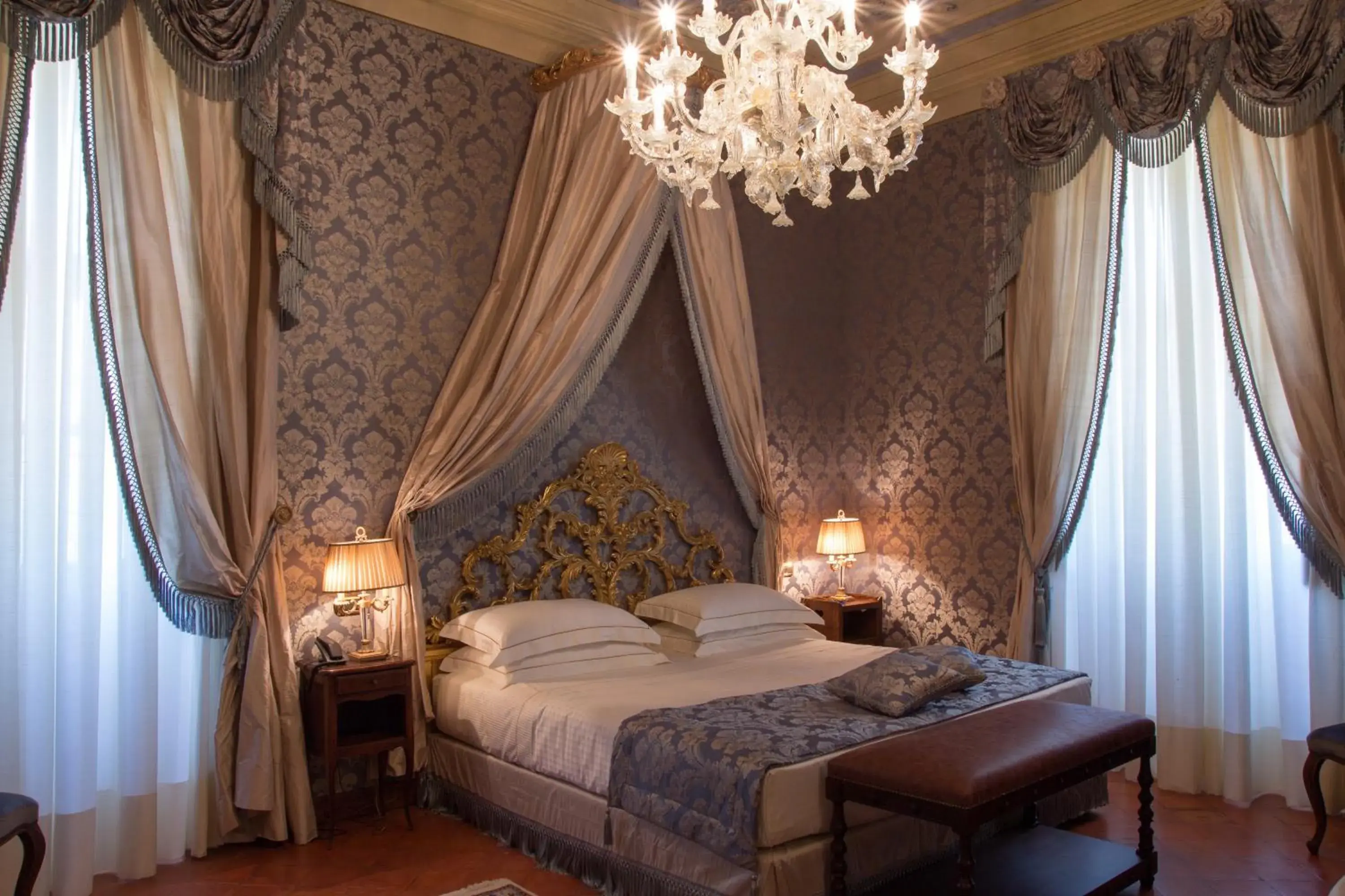 Bedroom, Bed in Castello di Guarene