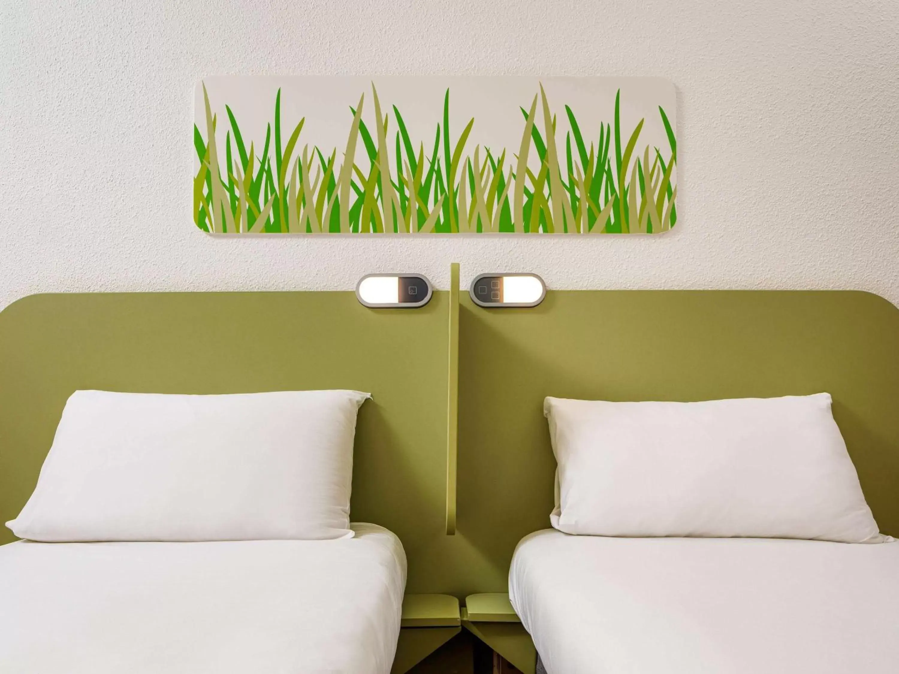 Photo of the whole room, Bed in ibis budget Cardiff Centre Photo of the whole room, Bed in ibis budget Cardiff Centre