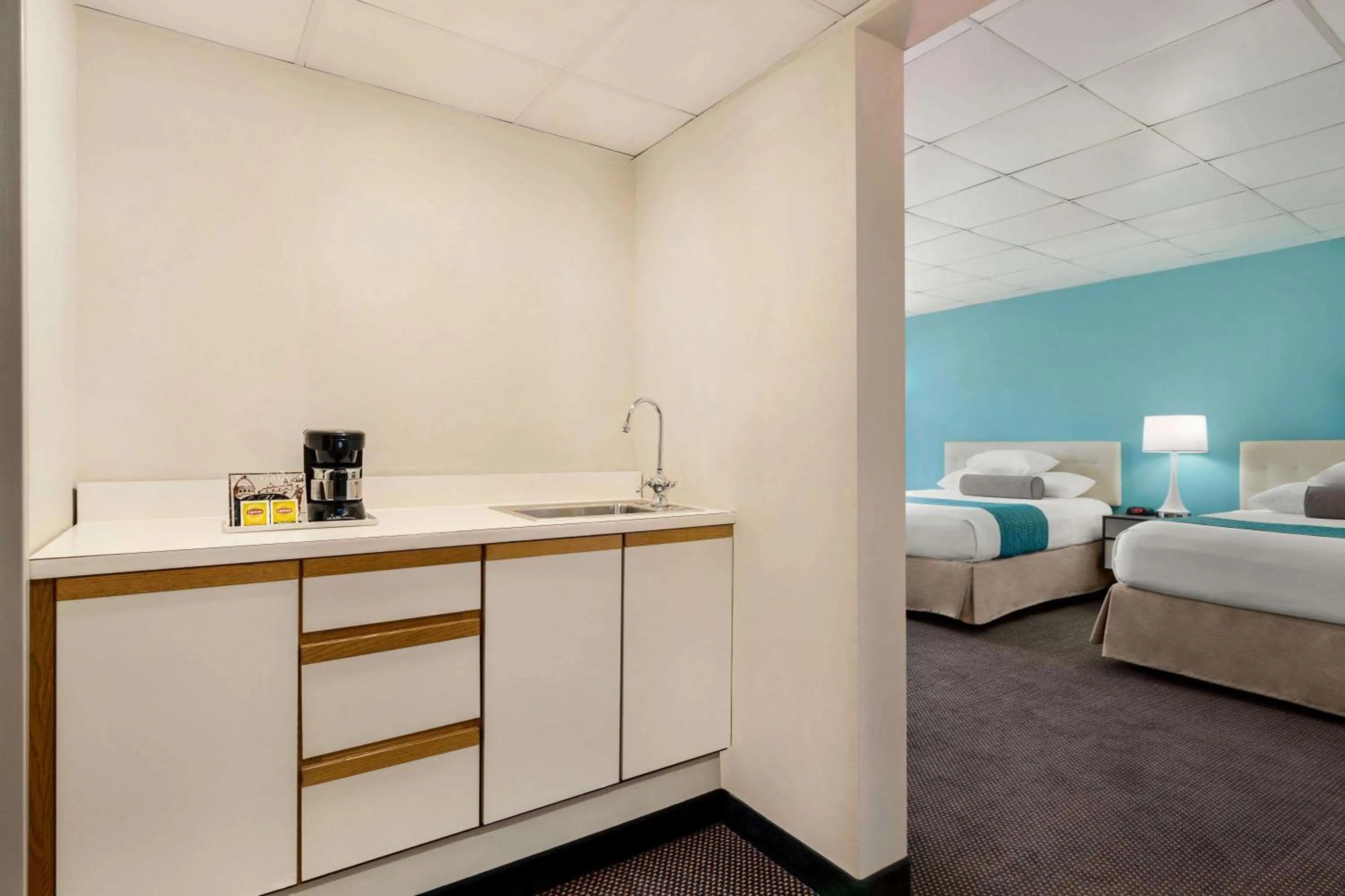 Photo of the whole room in Howard Johnson by Wyndham South Portland