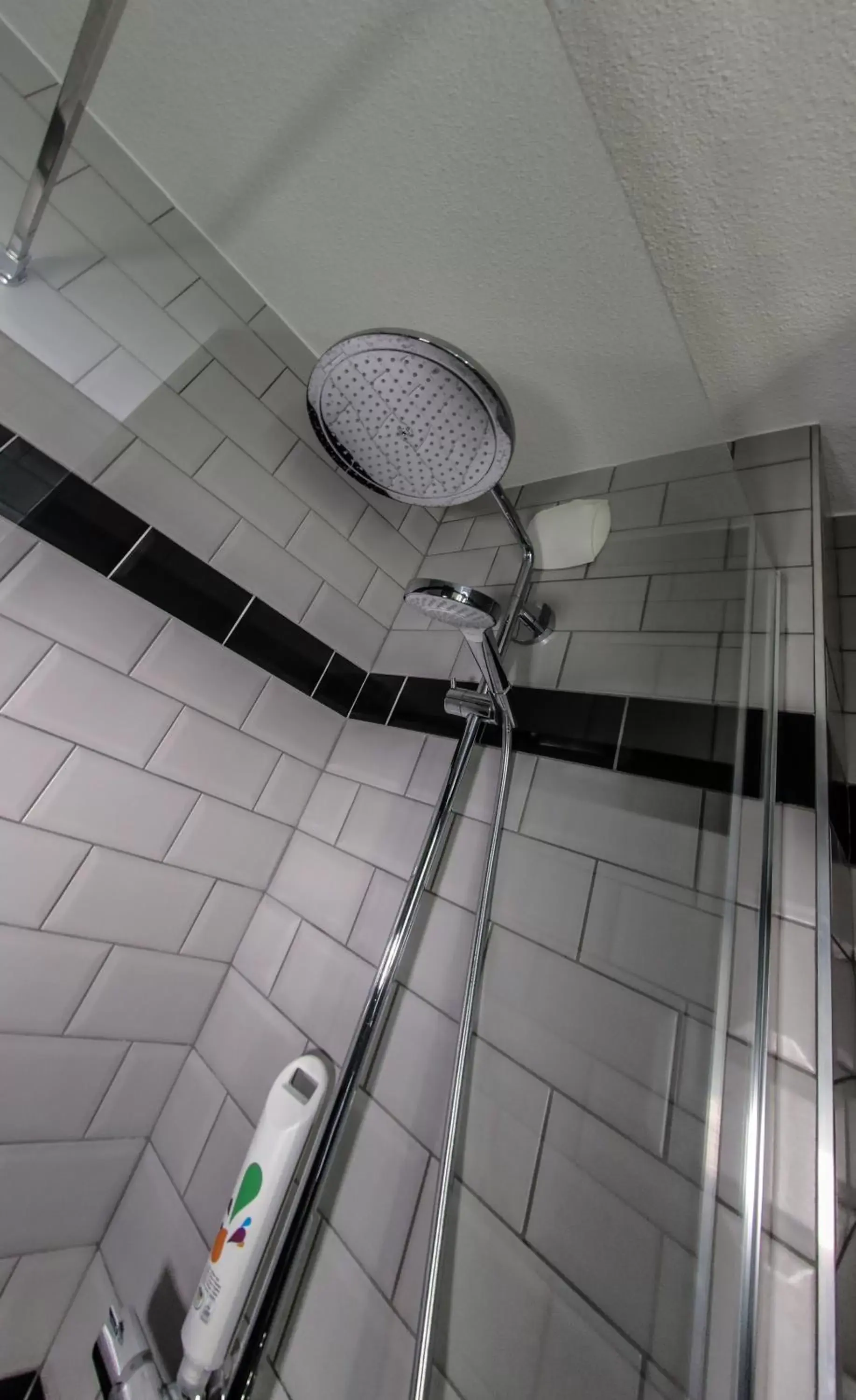 Bathroom in Ibis Styles Clermont-Ferrand République