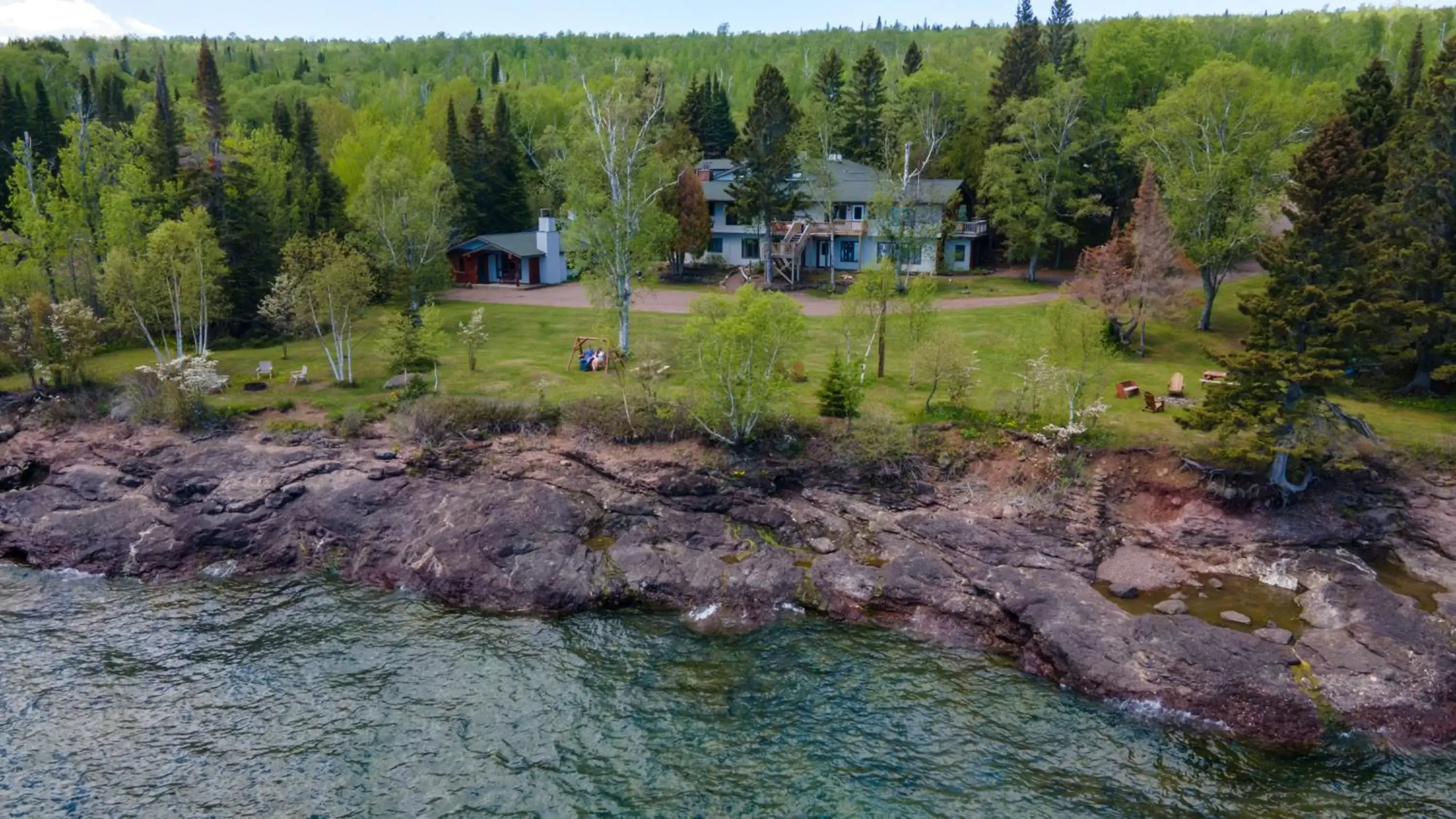 Thomsonite Inn on Lake Superior