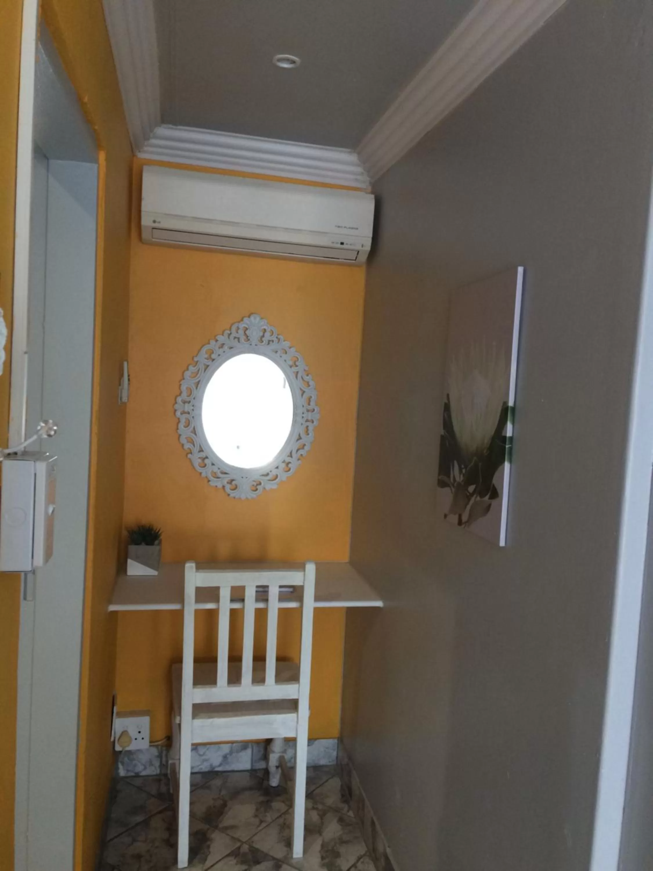 Dining area in B&B 464 on 22nd Ave