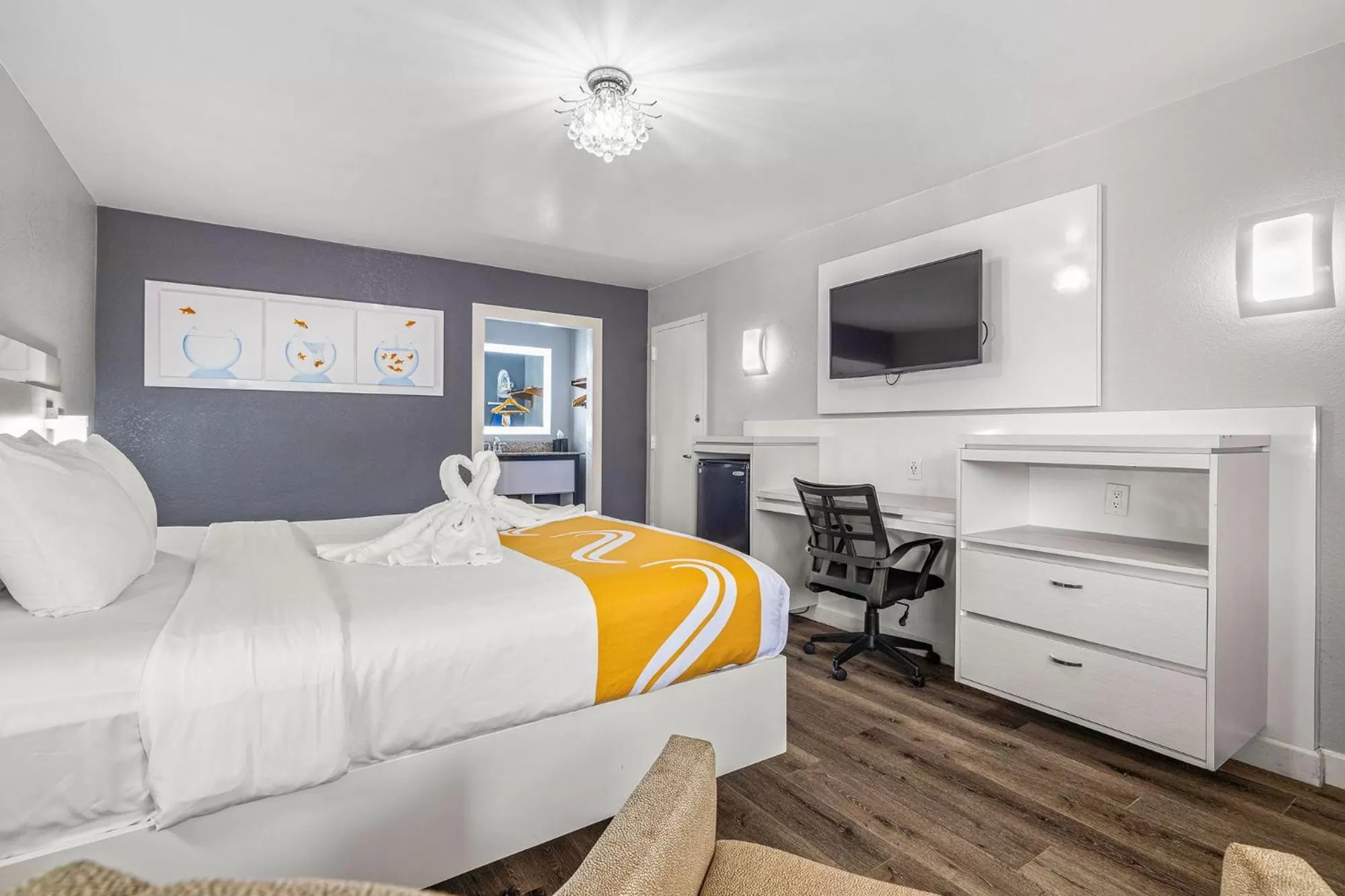 Photo of the whole room, Bed in Quality Inn and Conference Center Tampa-Brandon