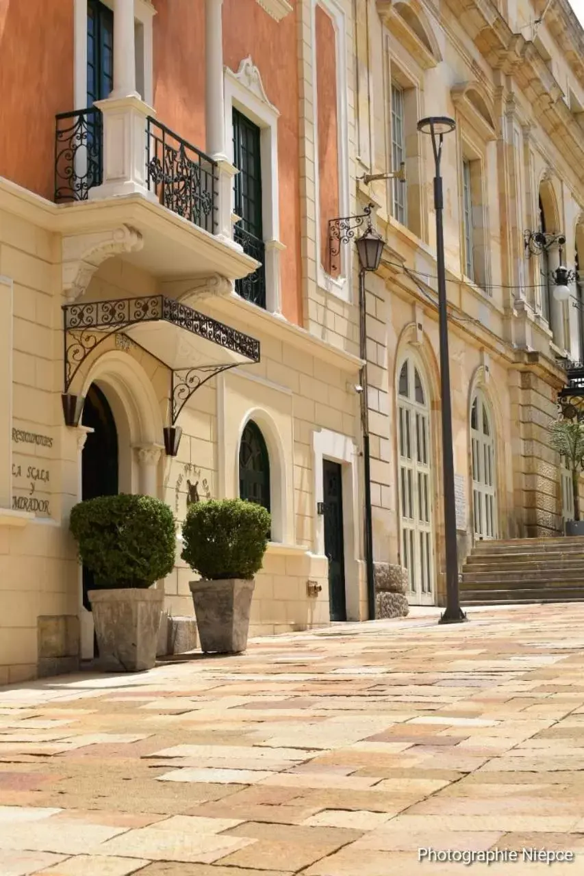 Property Building in Hotel De La Opera