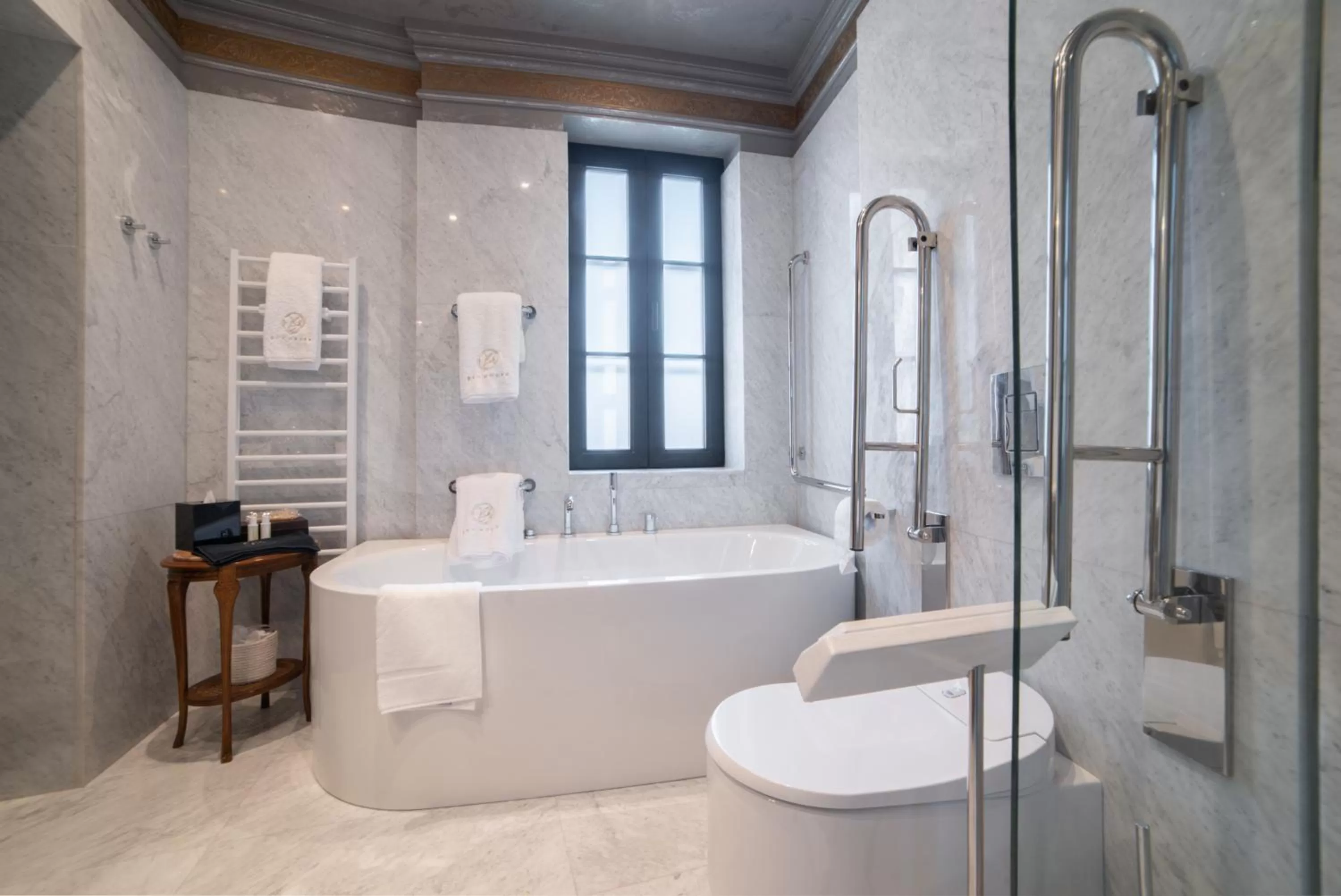 Toilet in Bey House Royal Hotel