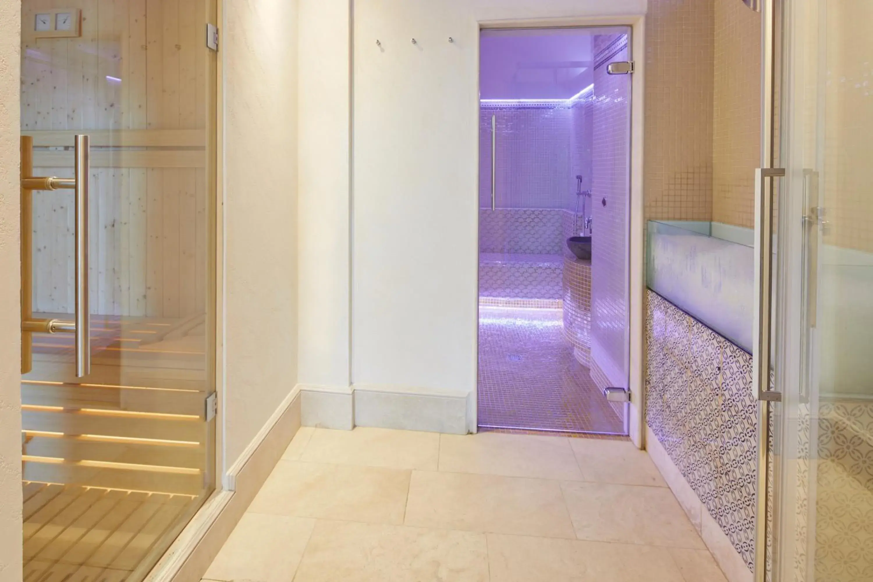 Sauna, Bathroom in Monastero Di Cortona Hotel & Spa