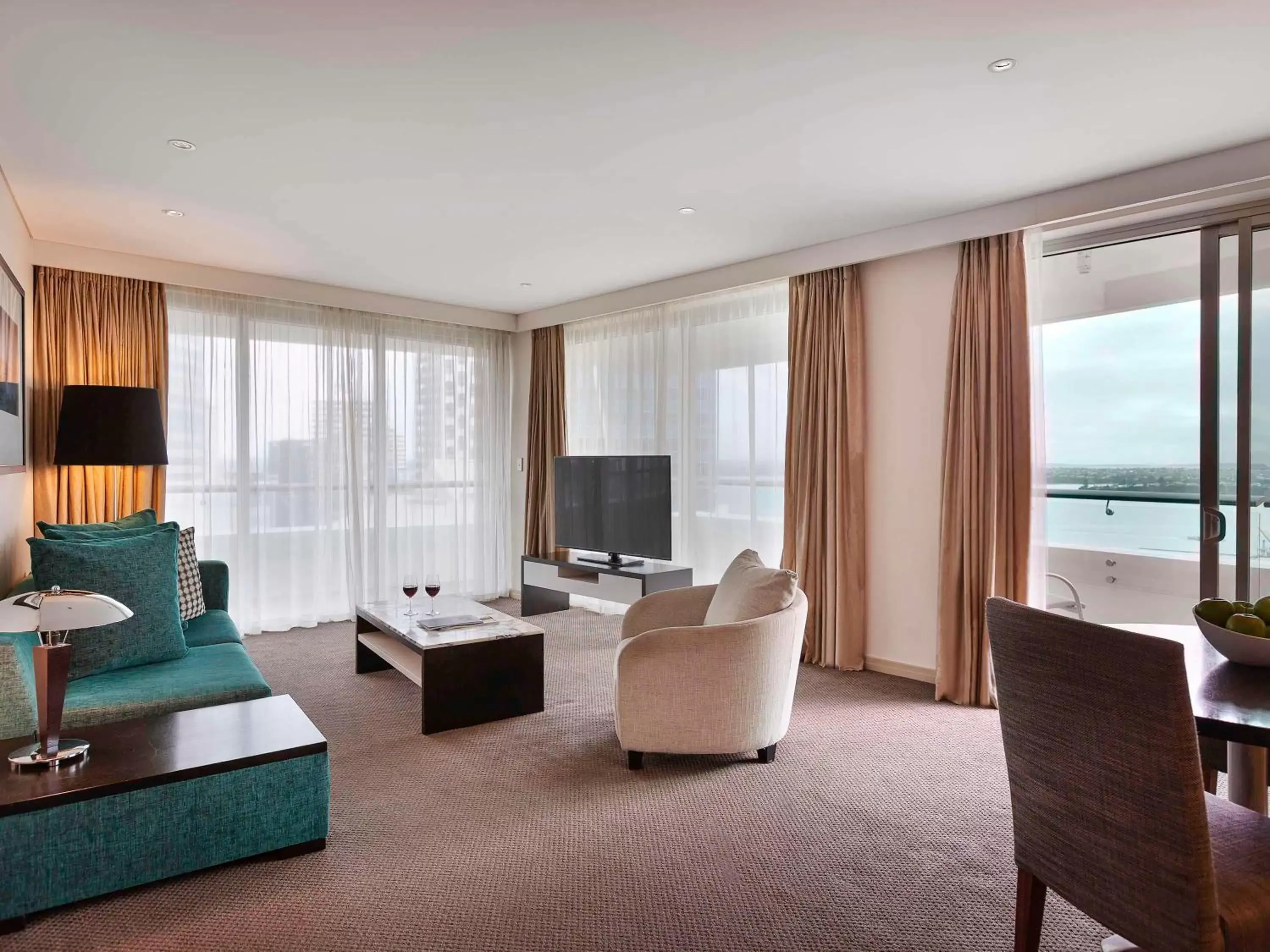 Bedroom, Seating Area in Pullman Auckland Hotel & Apartments