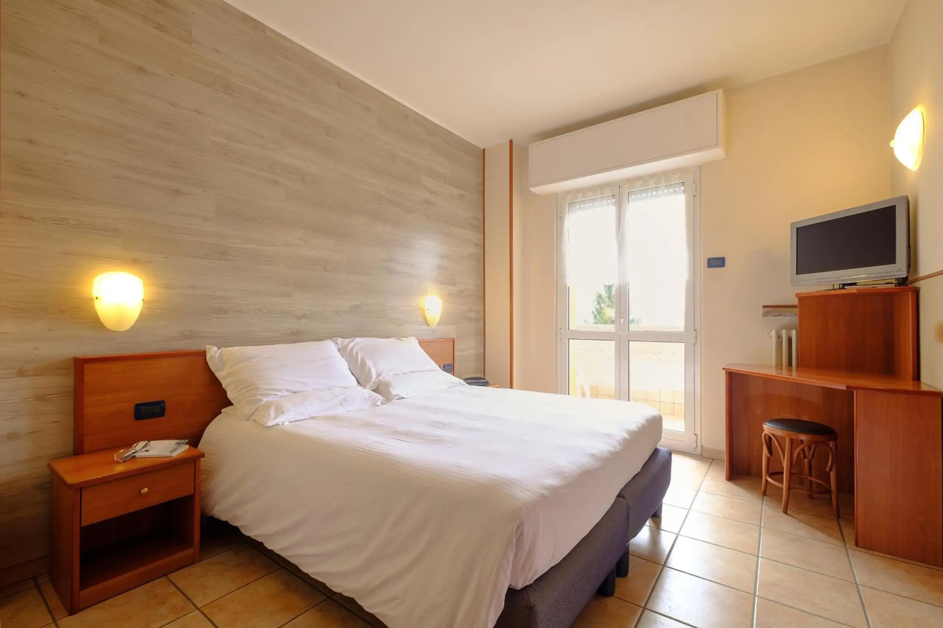 Photo of the whole room, Bed in Albergo Moderno & Spa