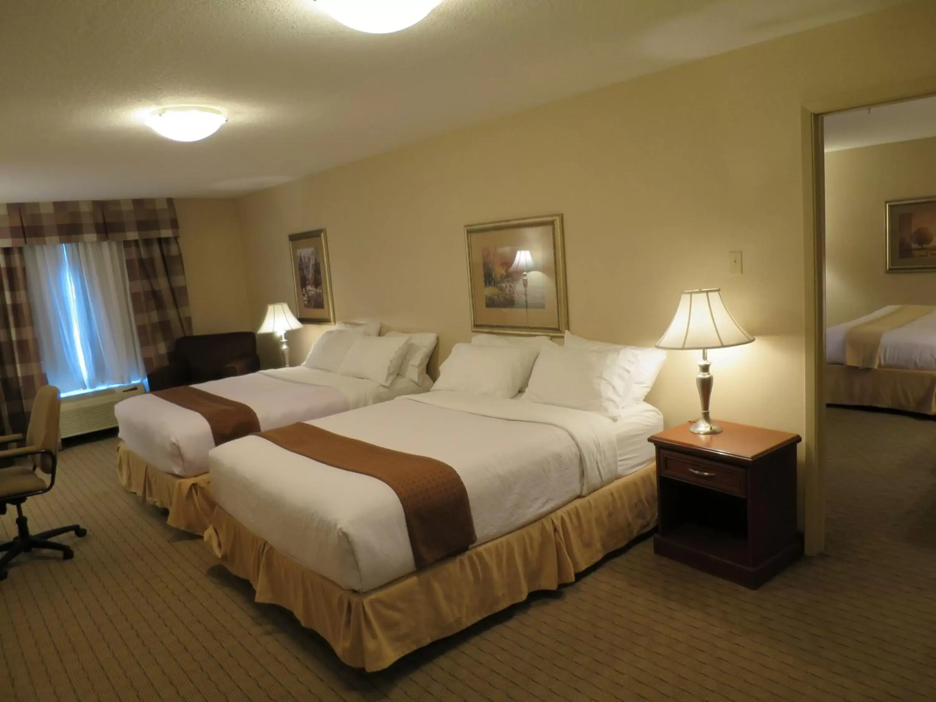 Photo of the whole room, Bed in Holiday Inn Hotel & Suites Regina, an IHG Hotel