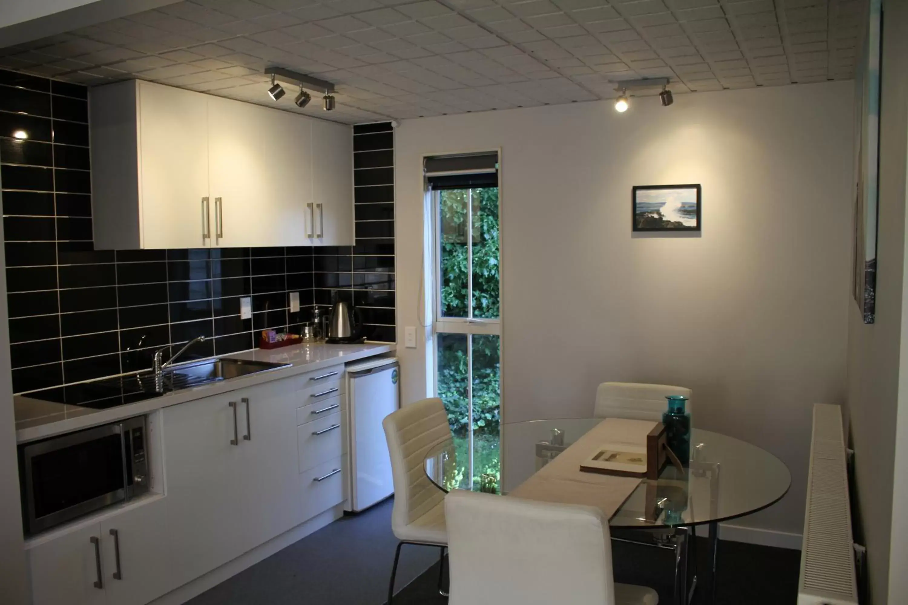 Kitchen/Kitchenette in Birchwood Manor