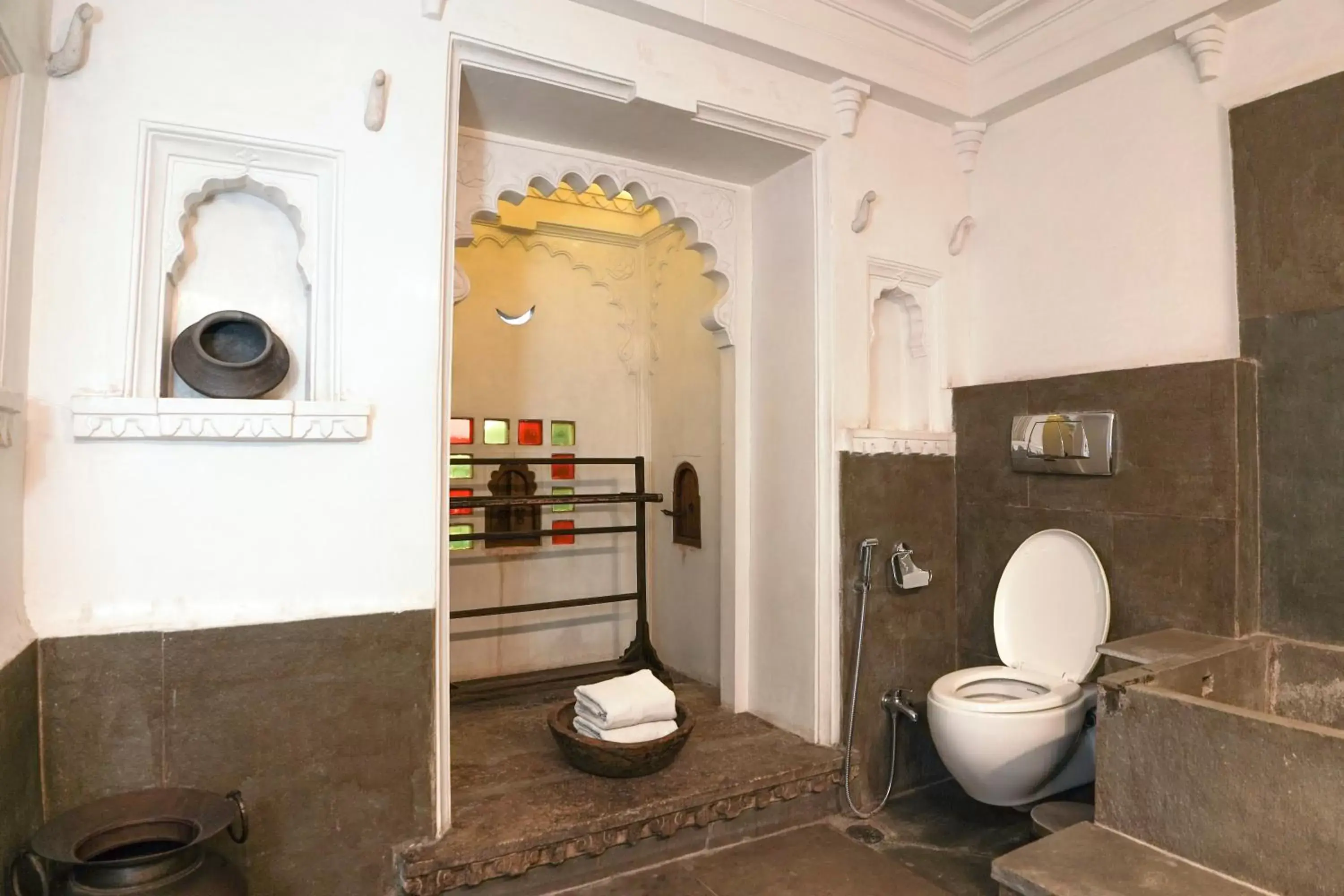 Bathroom in Madri Haveli