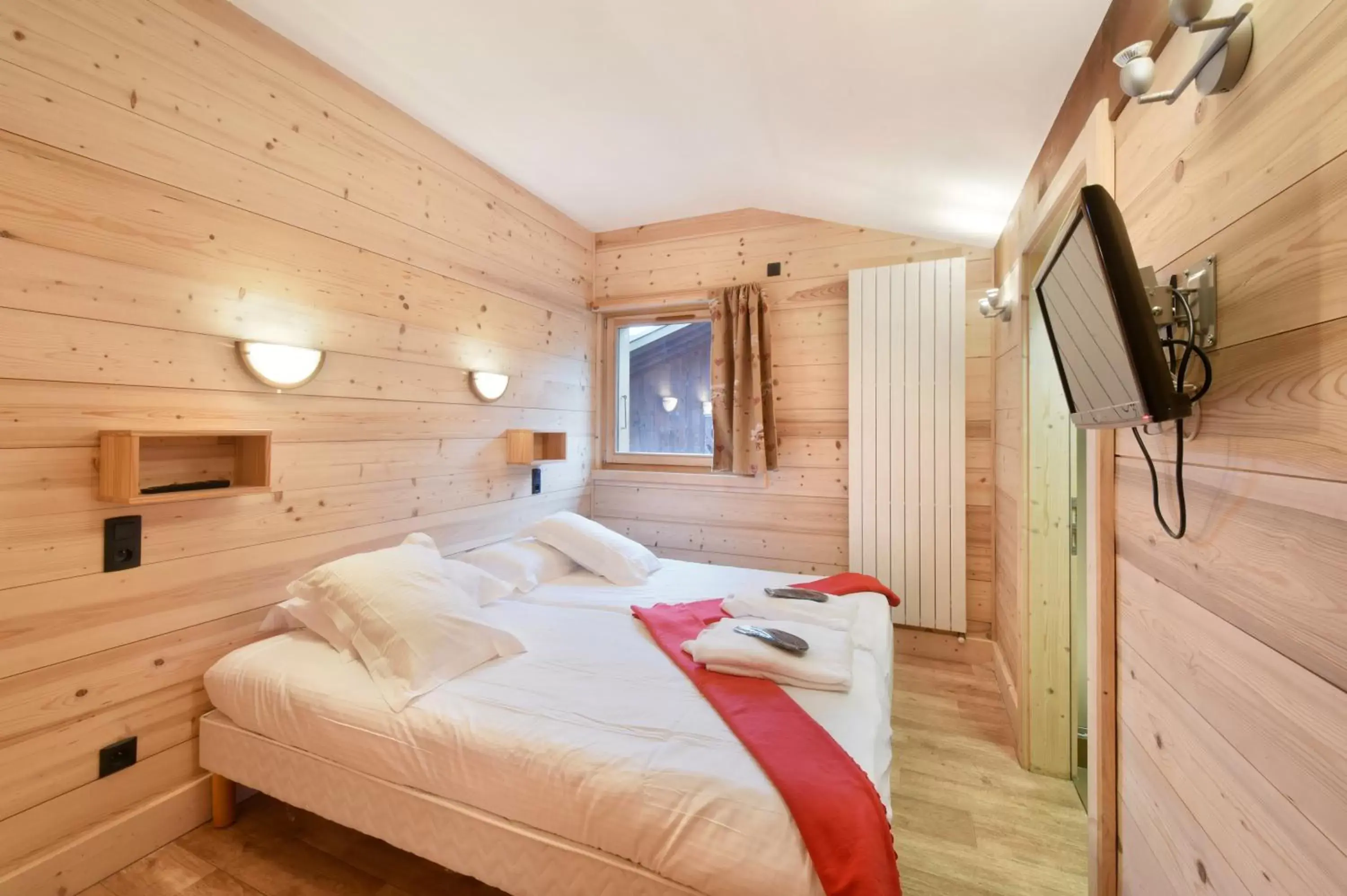 Bedroom, Bed in Loc'Hotel Alpen Sports